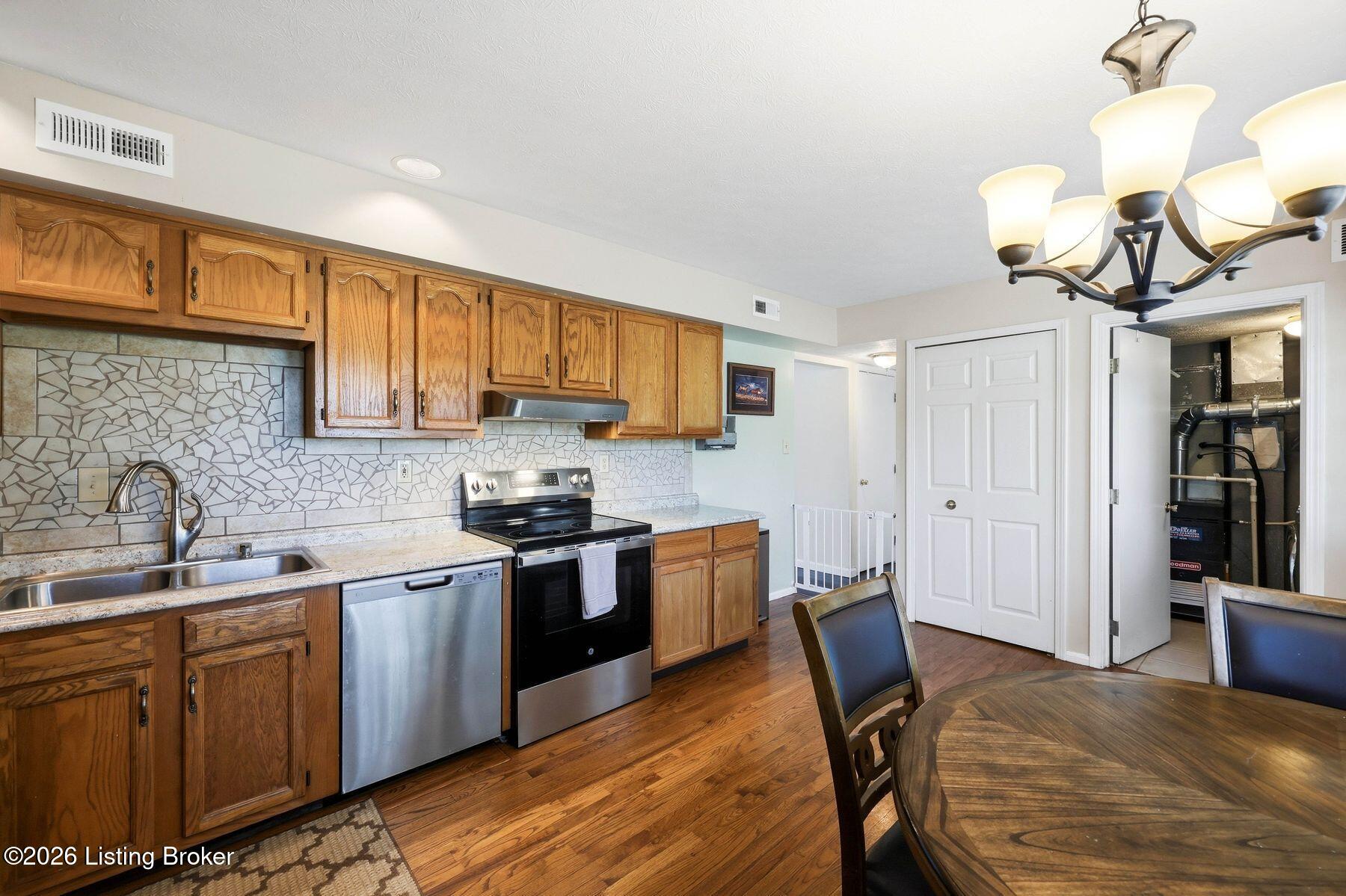 9300 Villa Fair Ct Property Photo 14