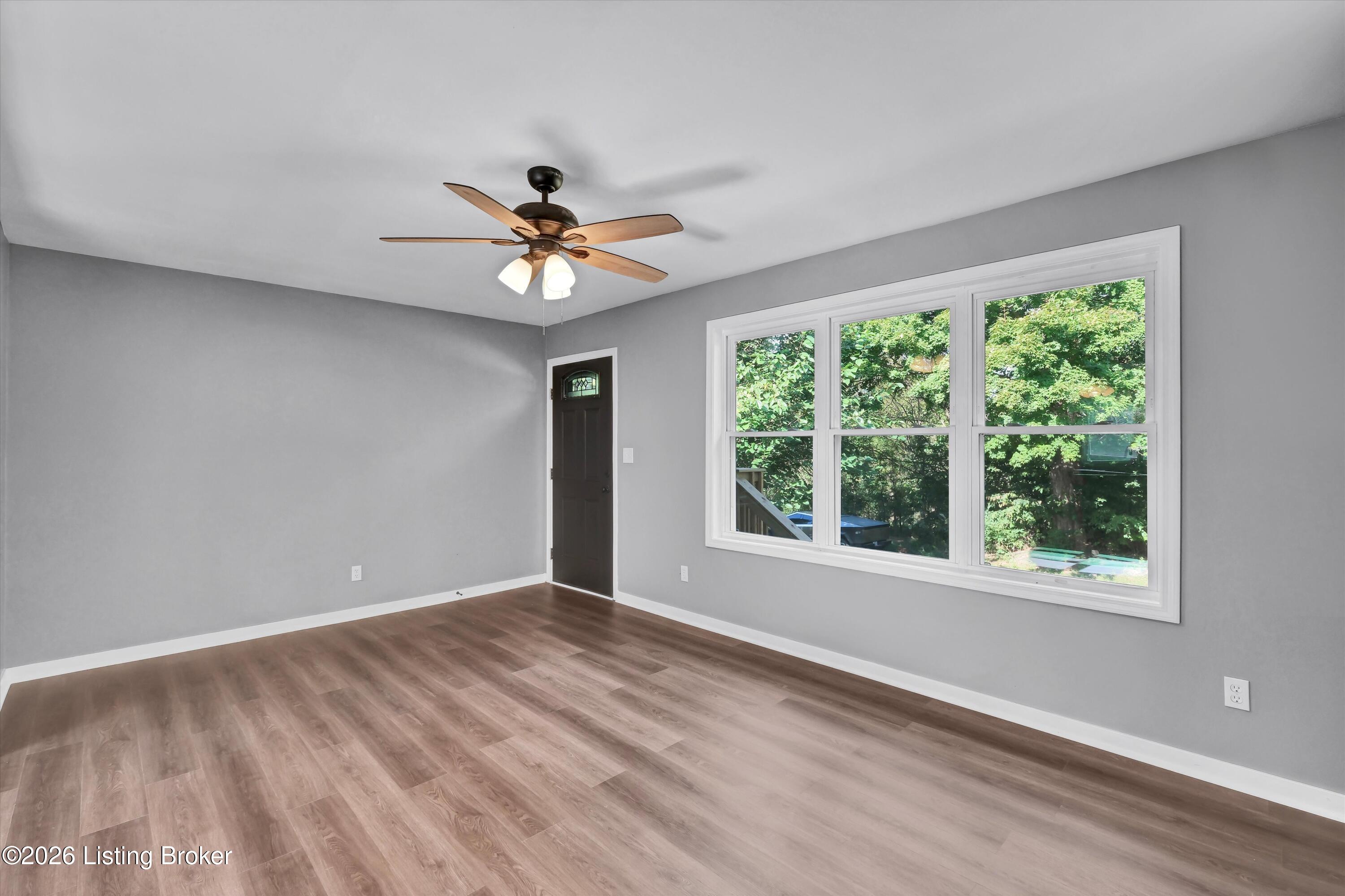 60 2nd St Property Photo 5