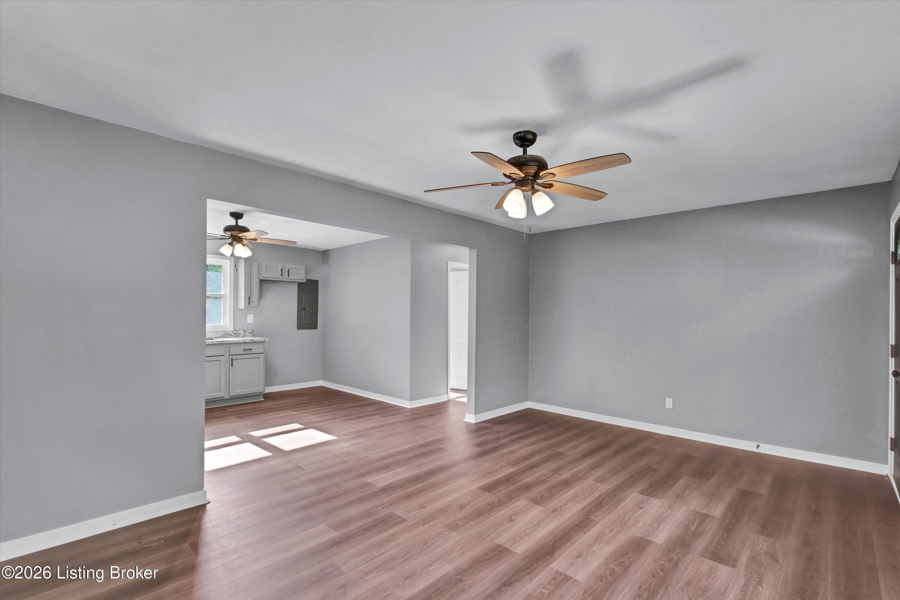 60 2nd St Property Photo 6
