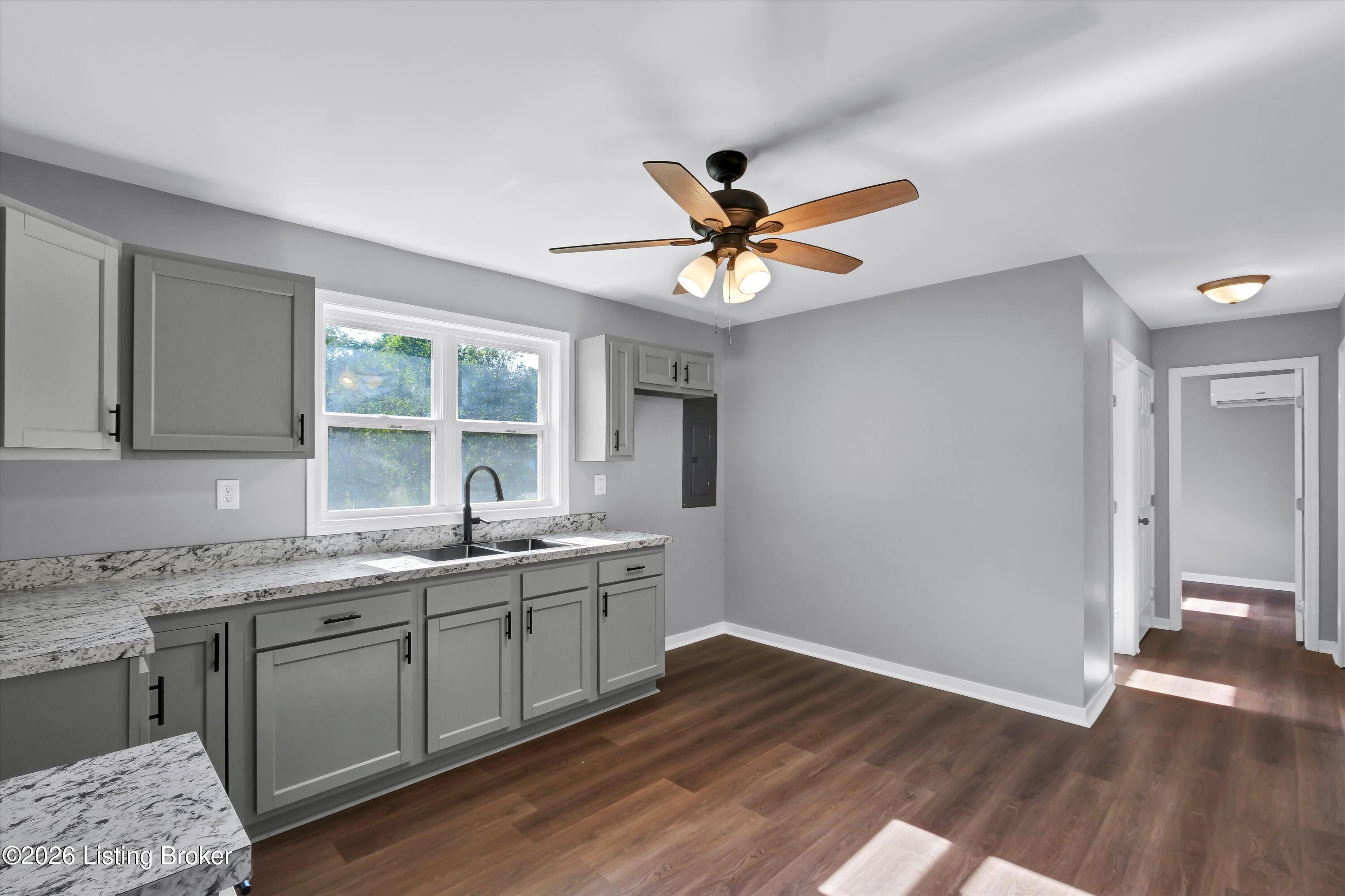 60 2nd St Property Photo 8