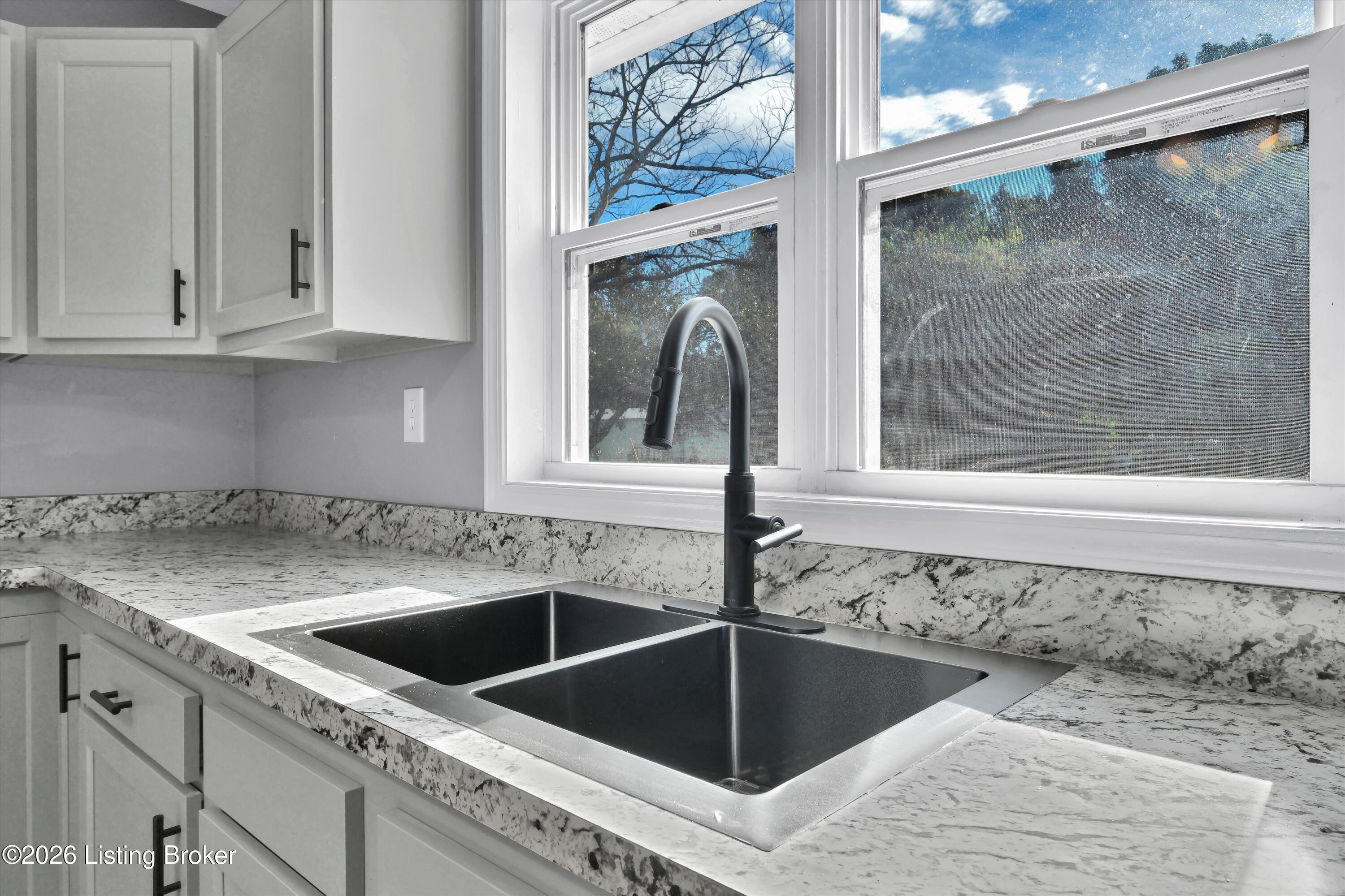 60 2nd St Property Photo 11
