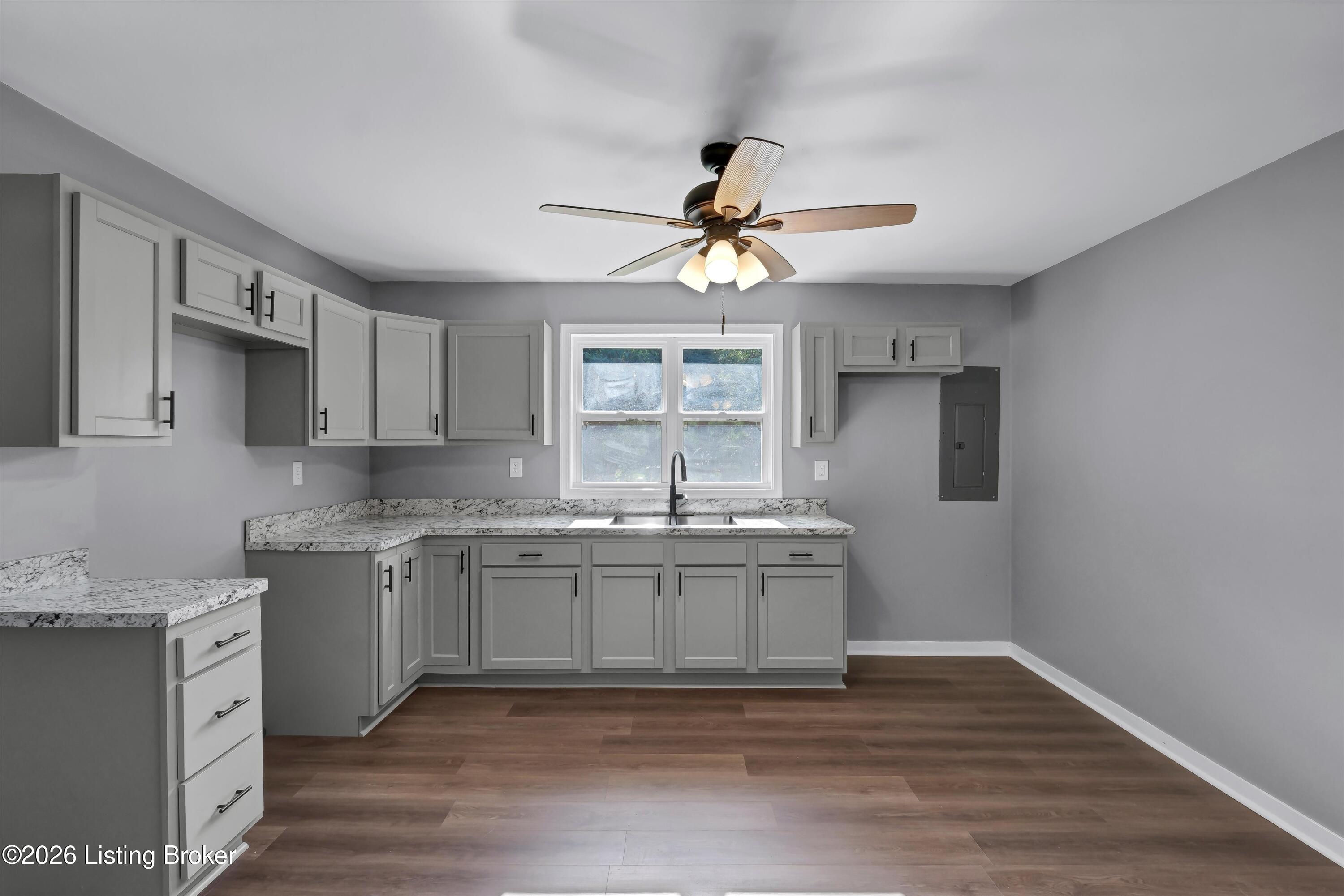 60 2nd St Property Photo 12