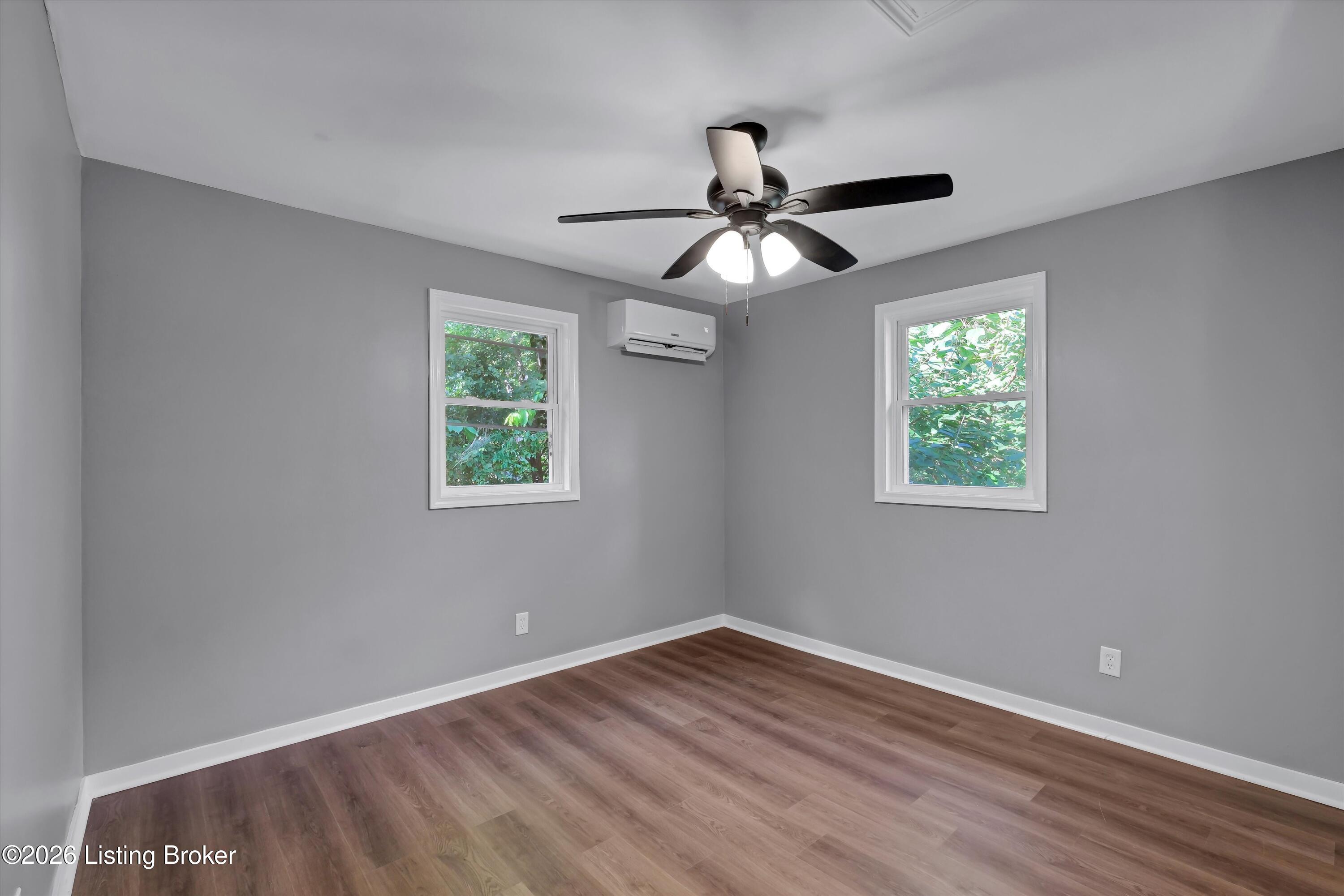 60 2nd St Property Photo 13