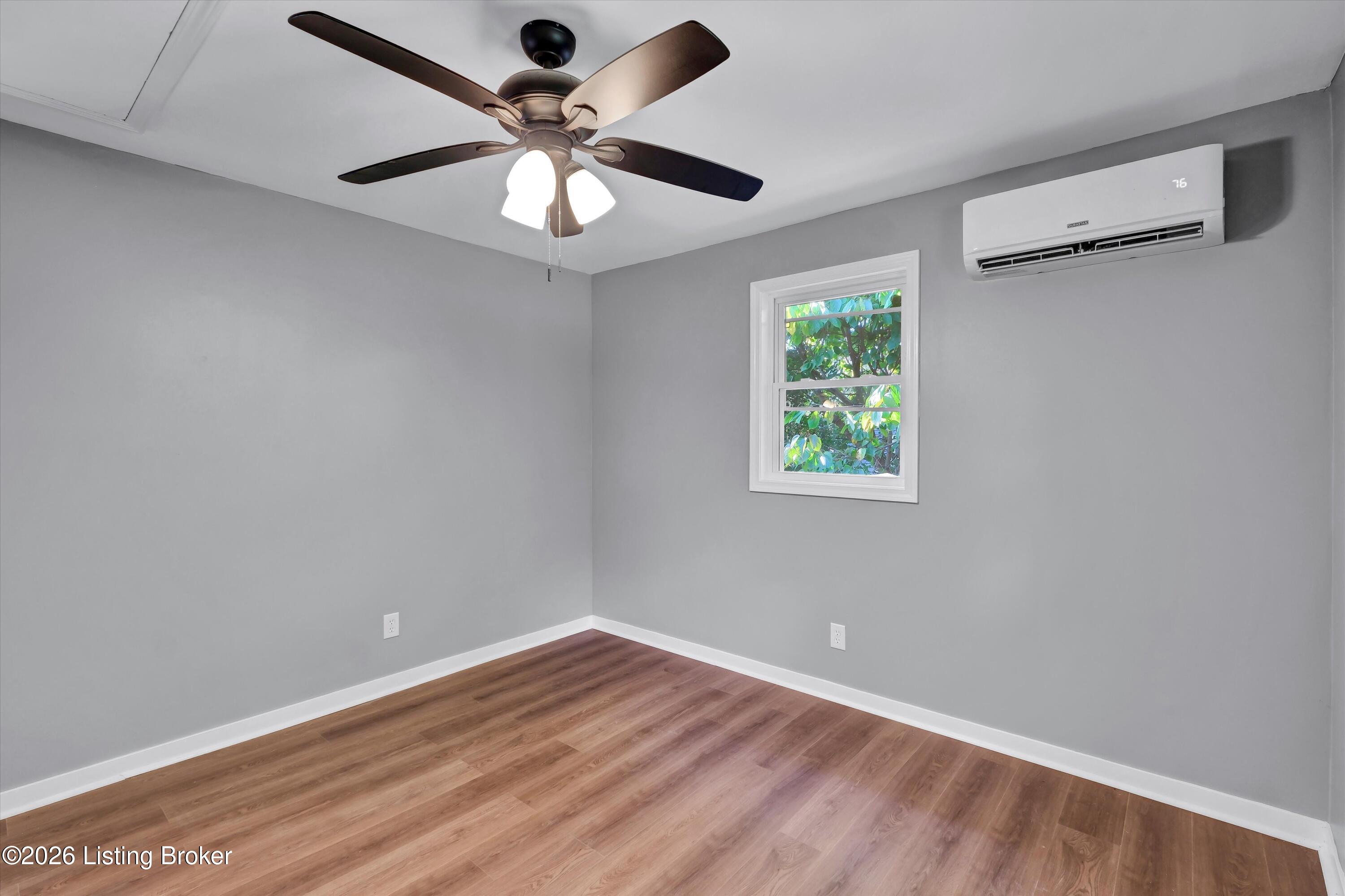60 2nd St Property Photo 16