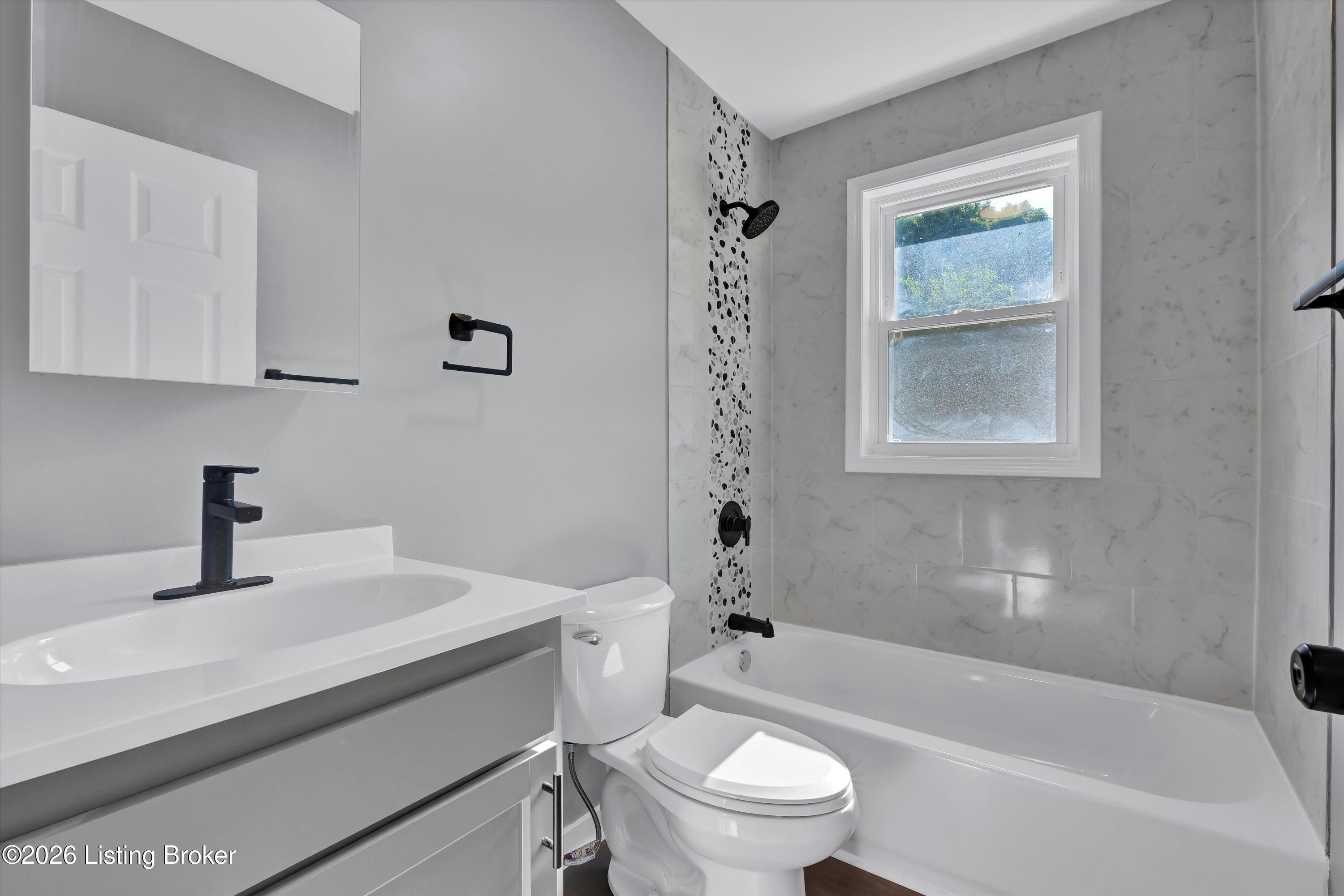 60 2nd St Property Photo 17