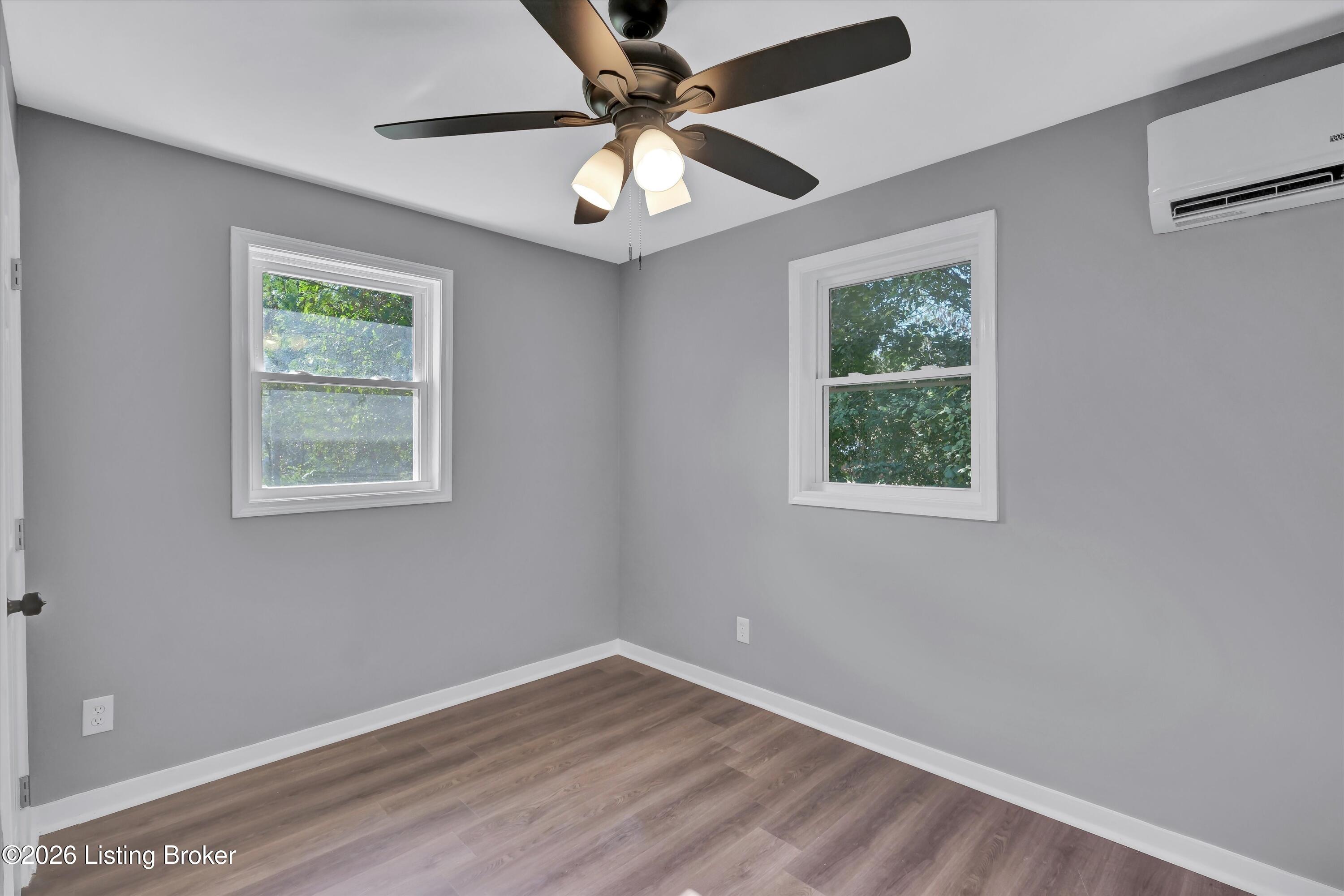 60 2nd St Property Photo 18