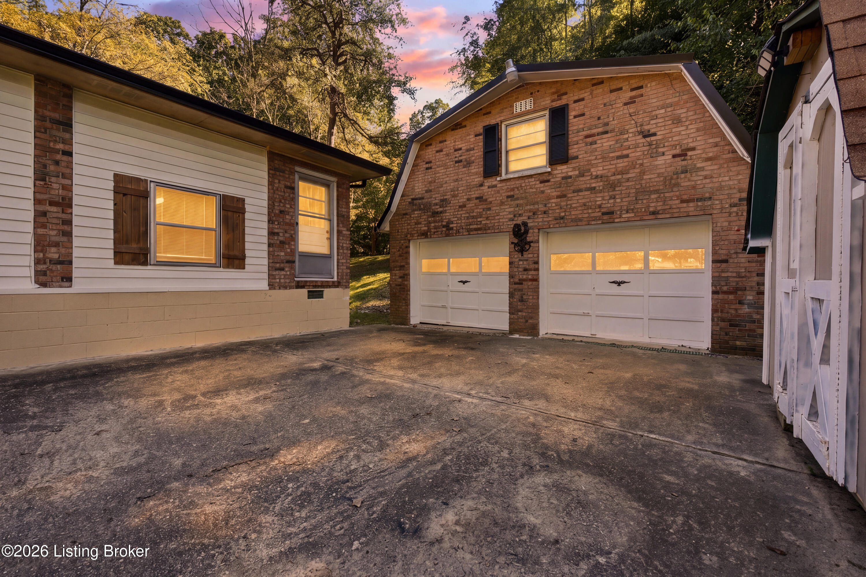 2598 Weavers Run Rd Property Photo 2