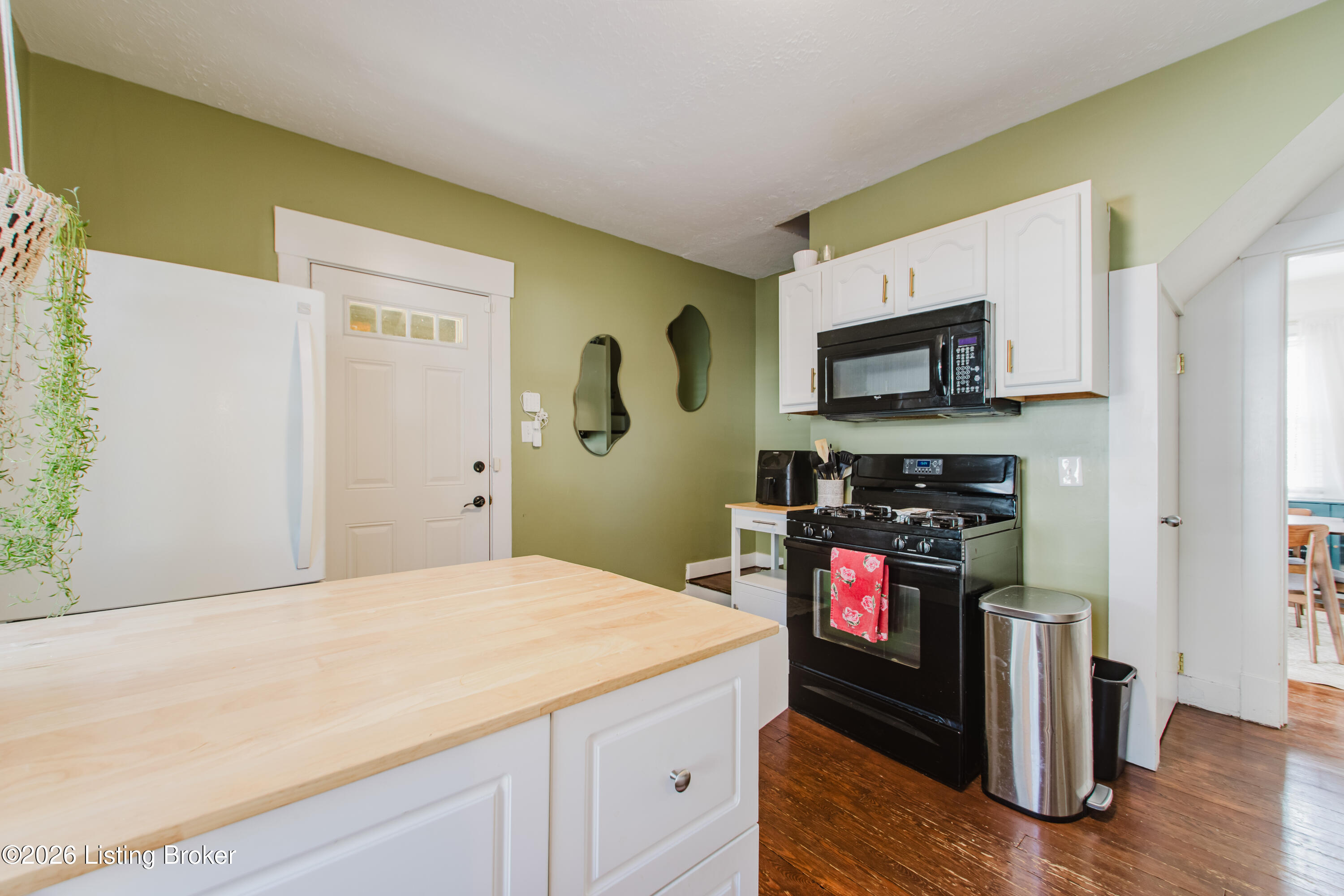 3034 University Rd Property Photo 16