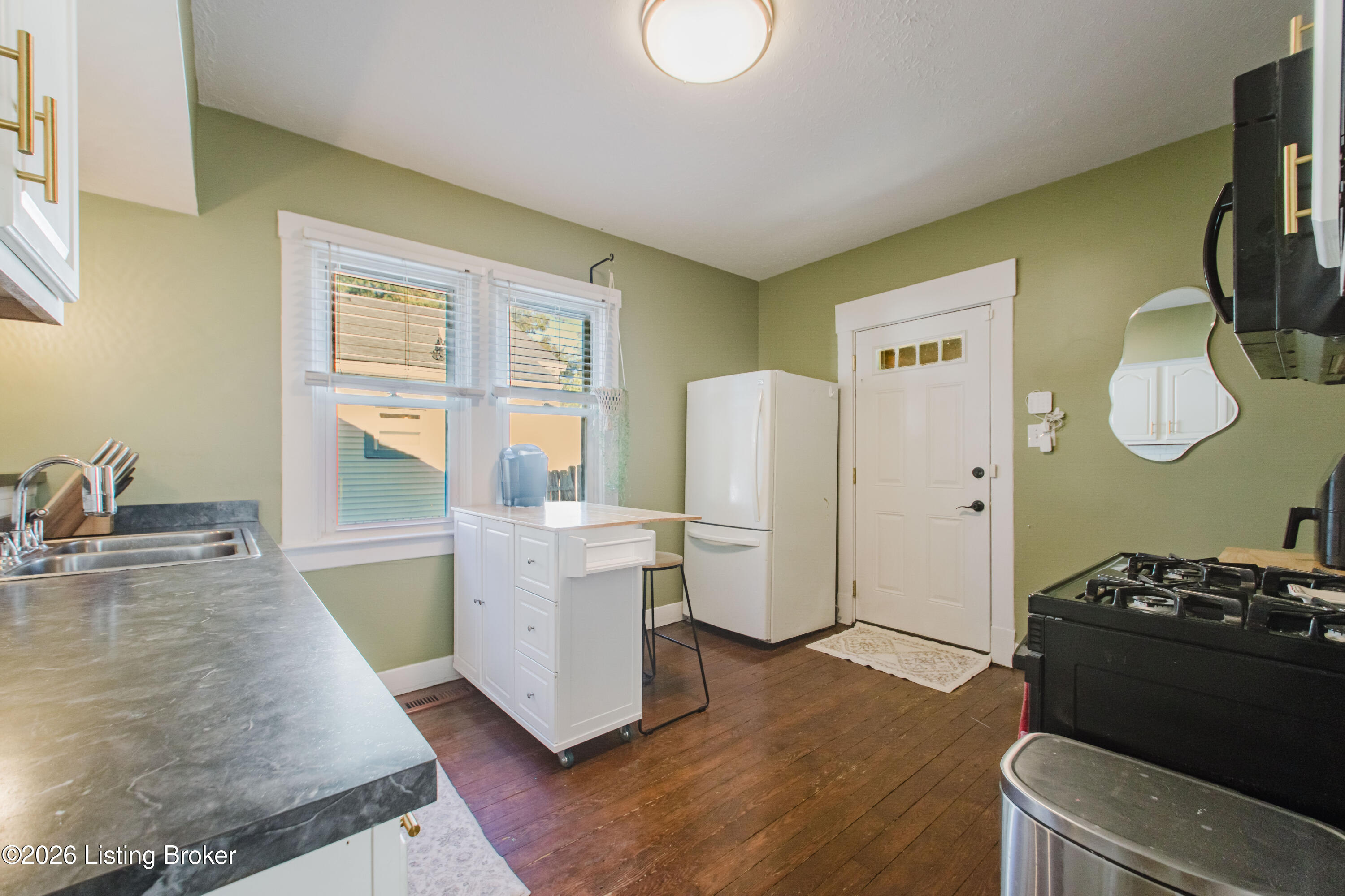 3034 University Rd Property Photo 17