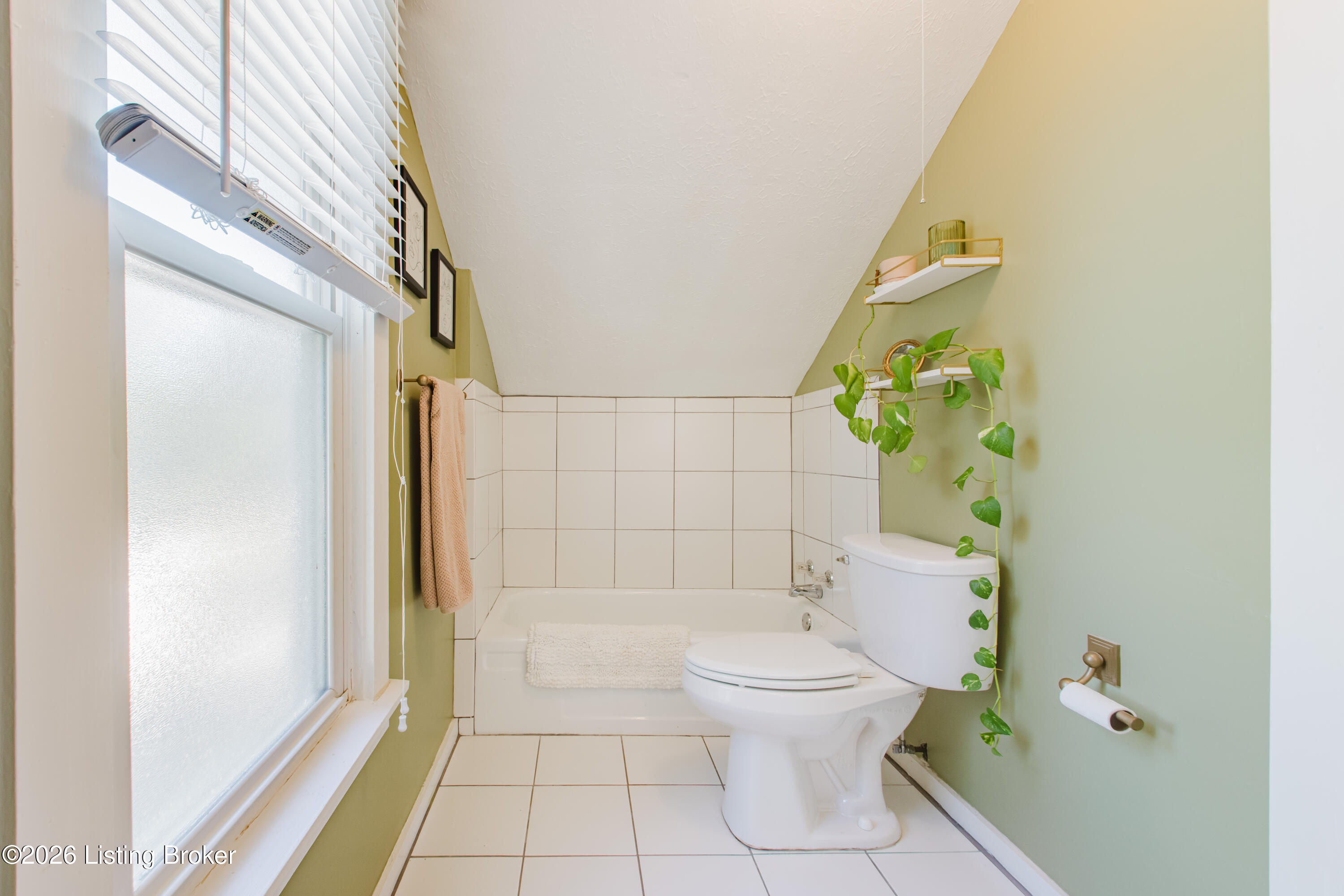 3034 University Rd Property Photo 32