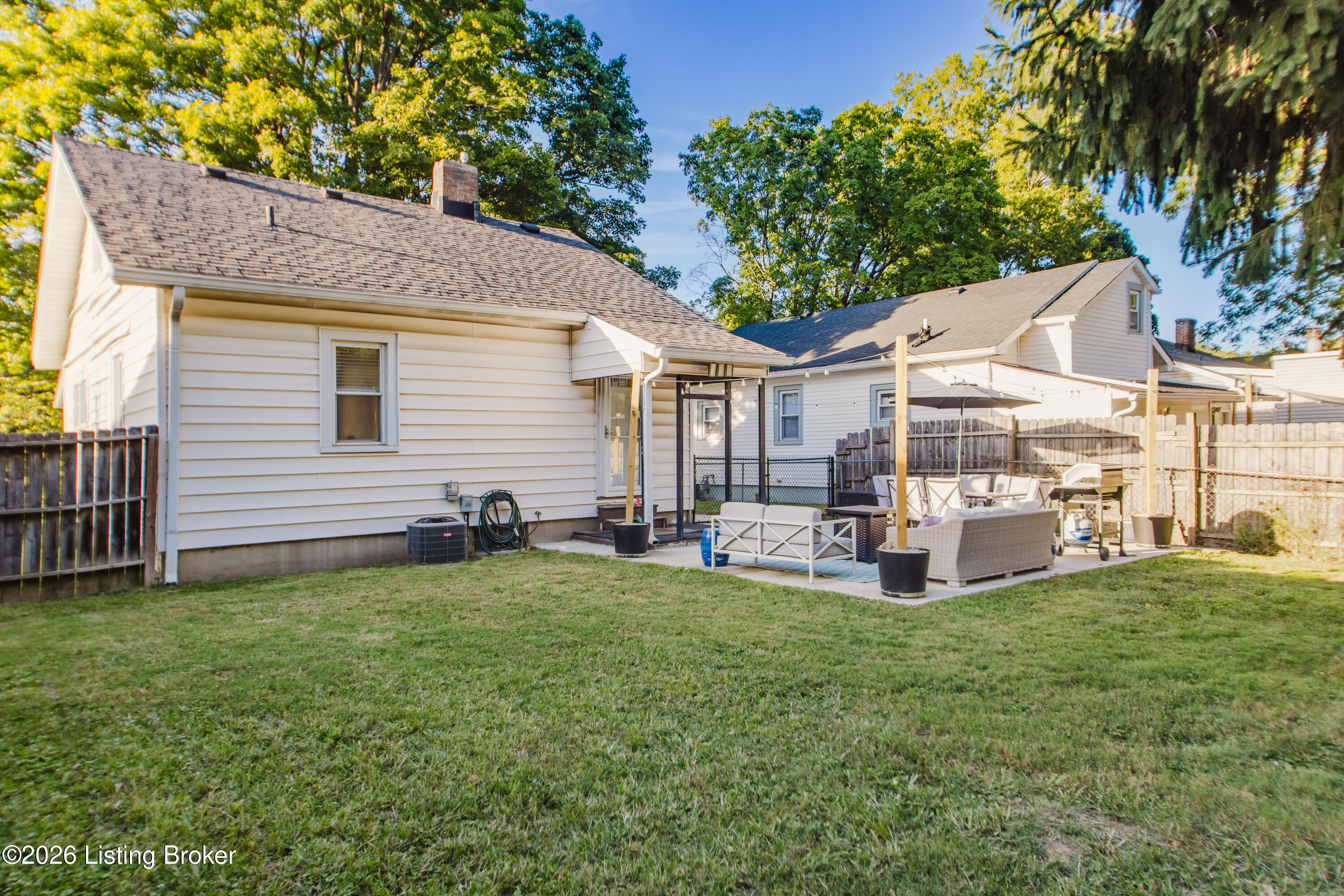 3034 University Rd Property Photo 33