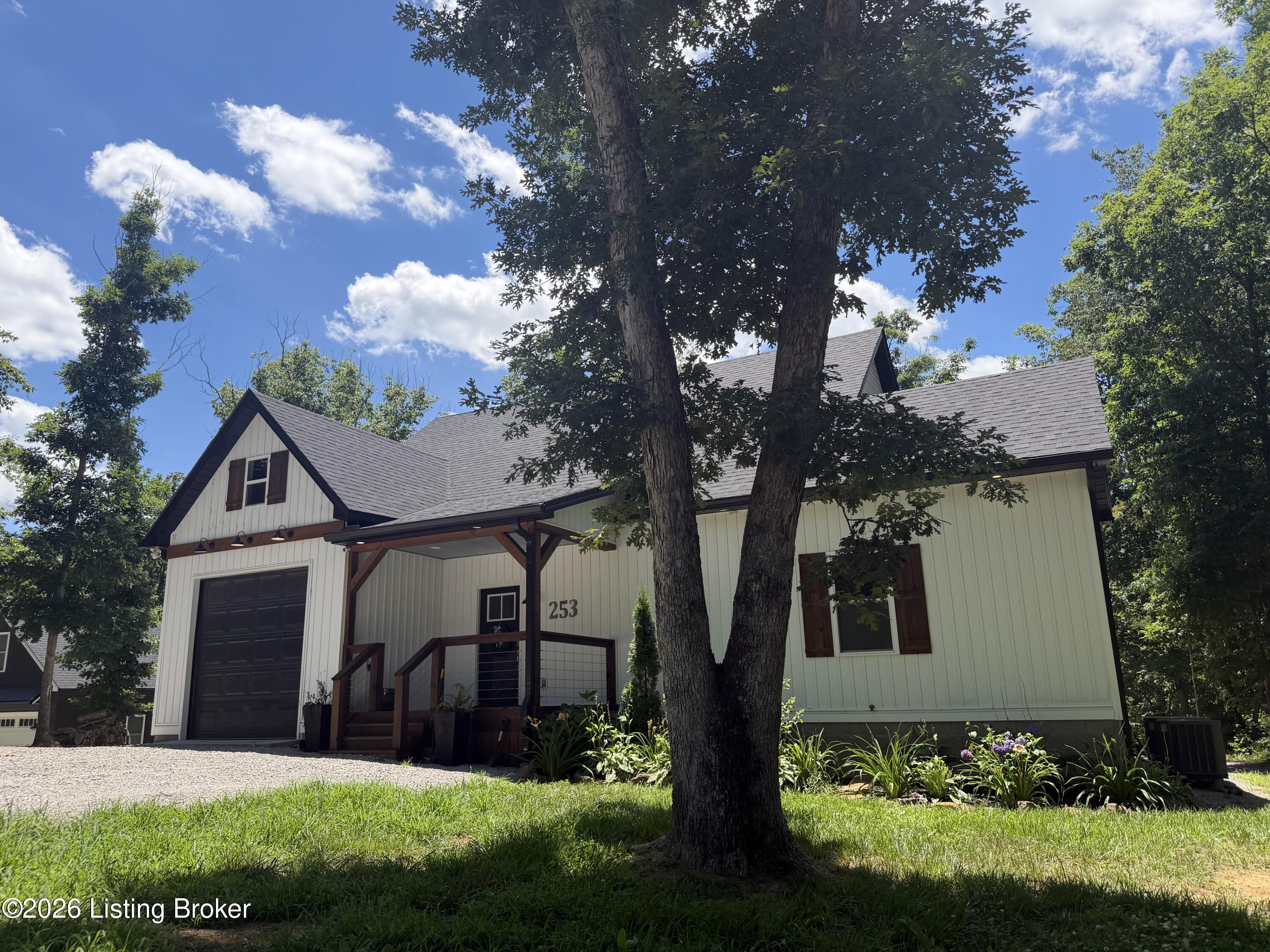 253 Moutardier Bay Dr Property Photo 3