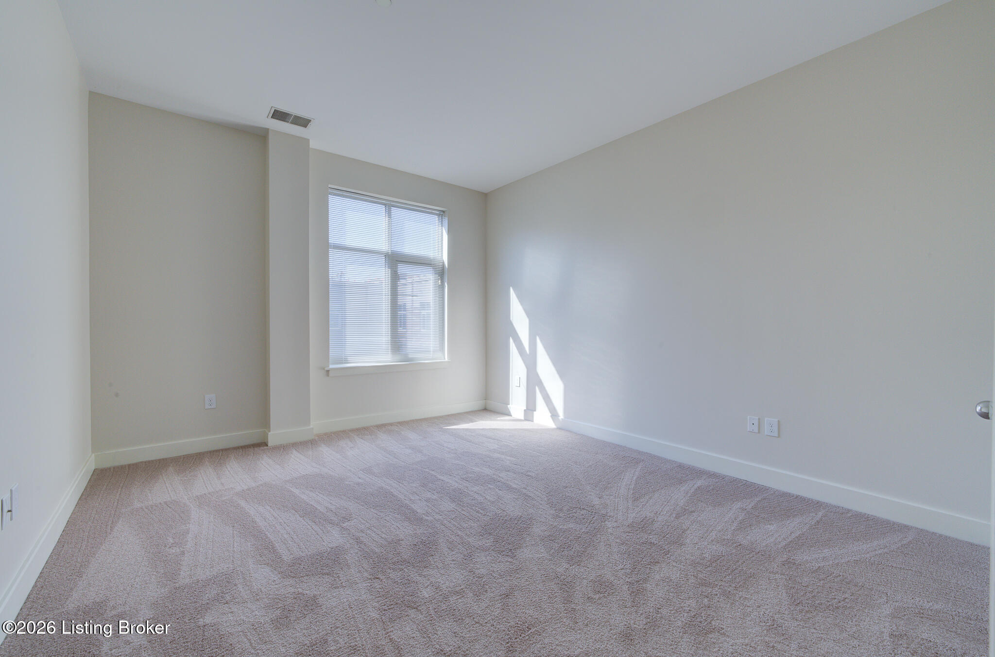 324 E Main St 503 Property Photo 21