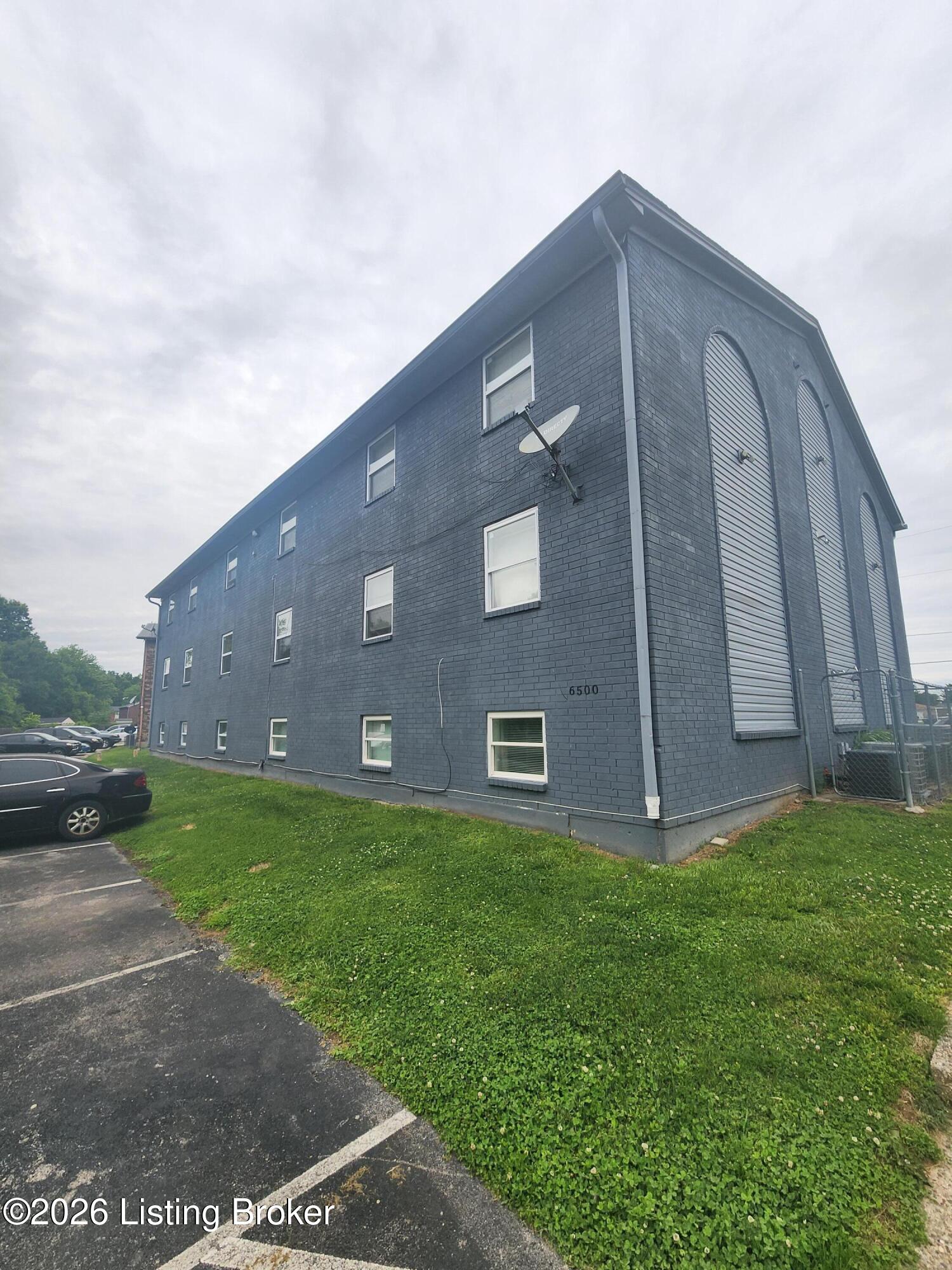 6500 Hackel Dr Property Photo 17