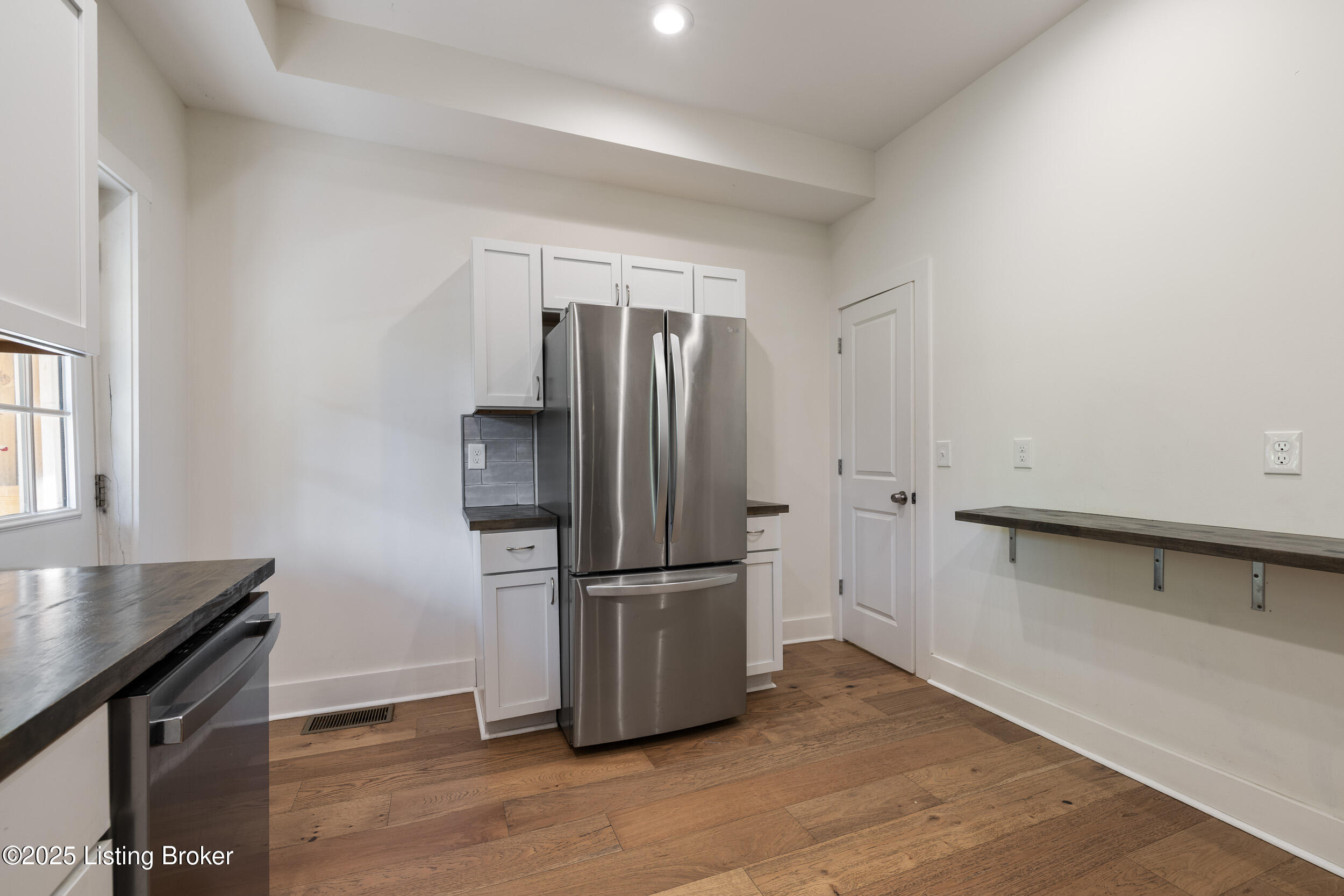 426 E Oak St Property Photo 15