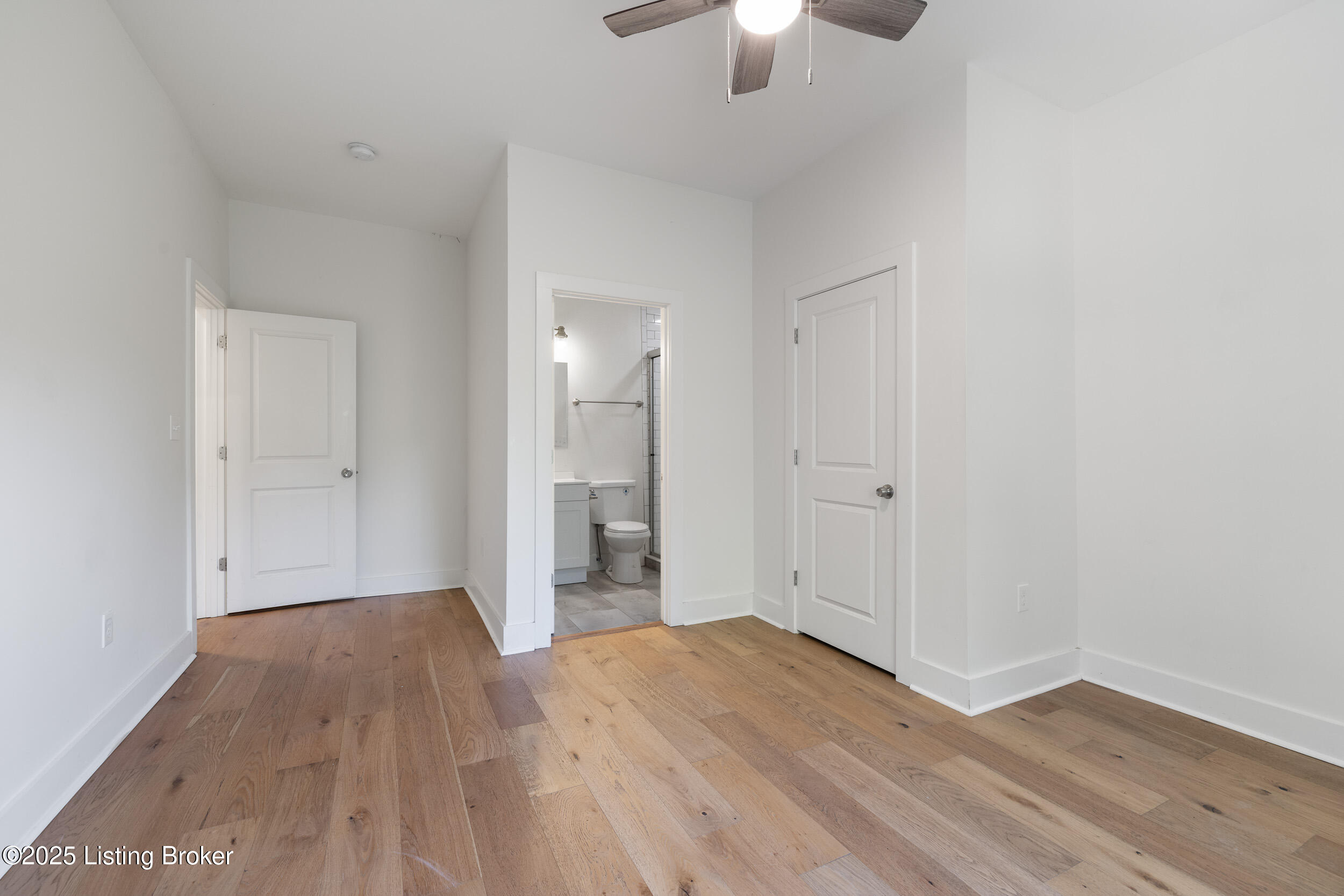 426 E Oak St Property Photo 18
