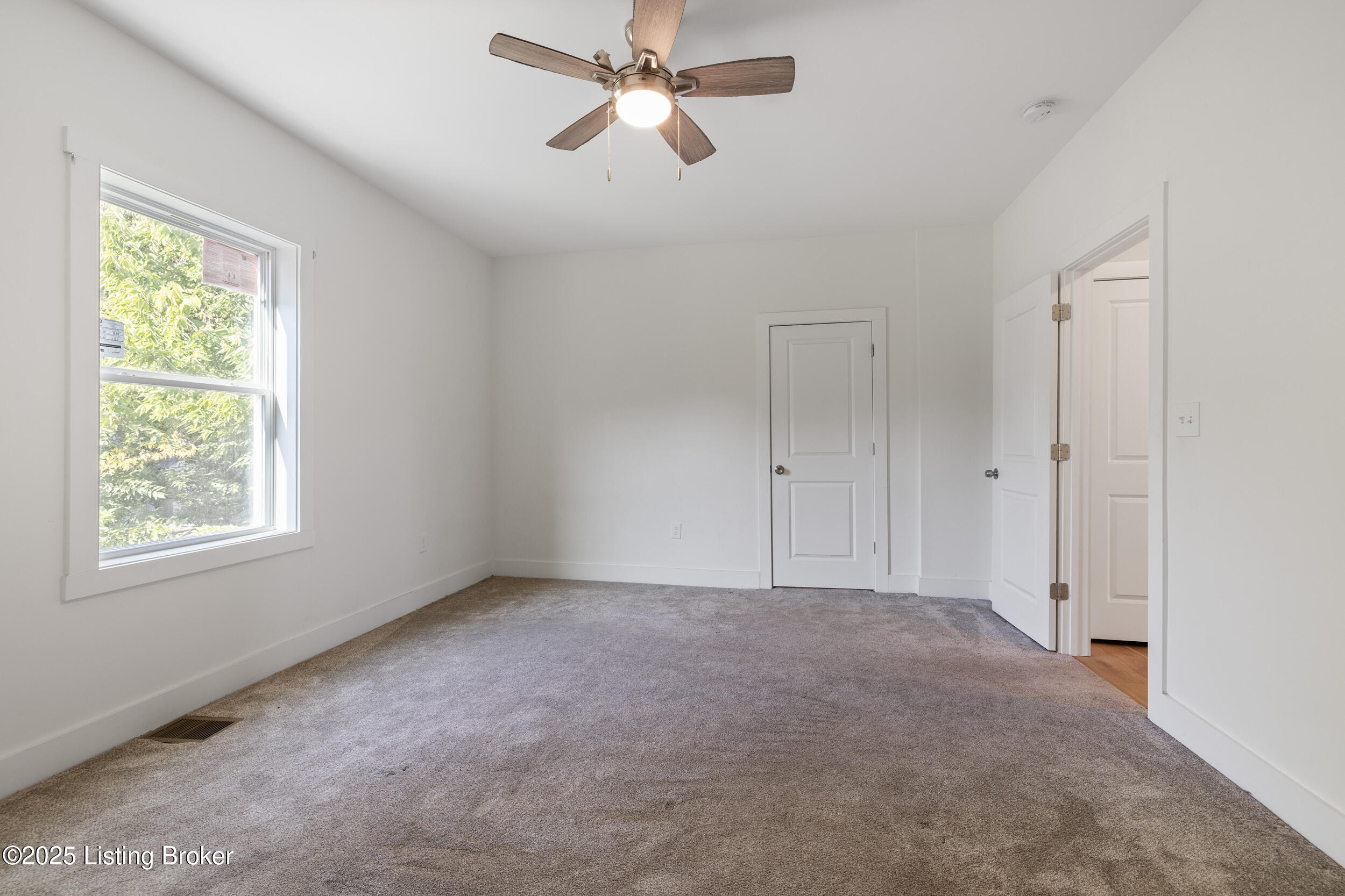 426 E Oak St Property Photo 22