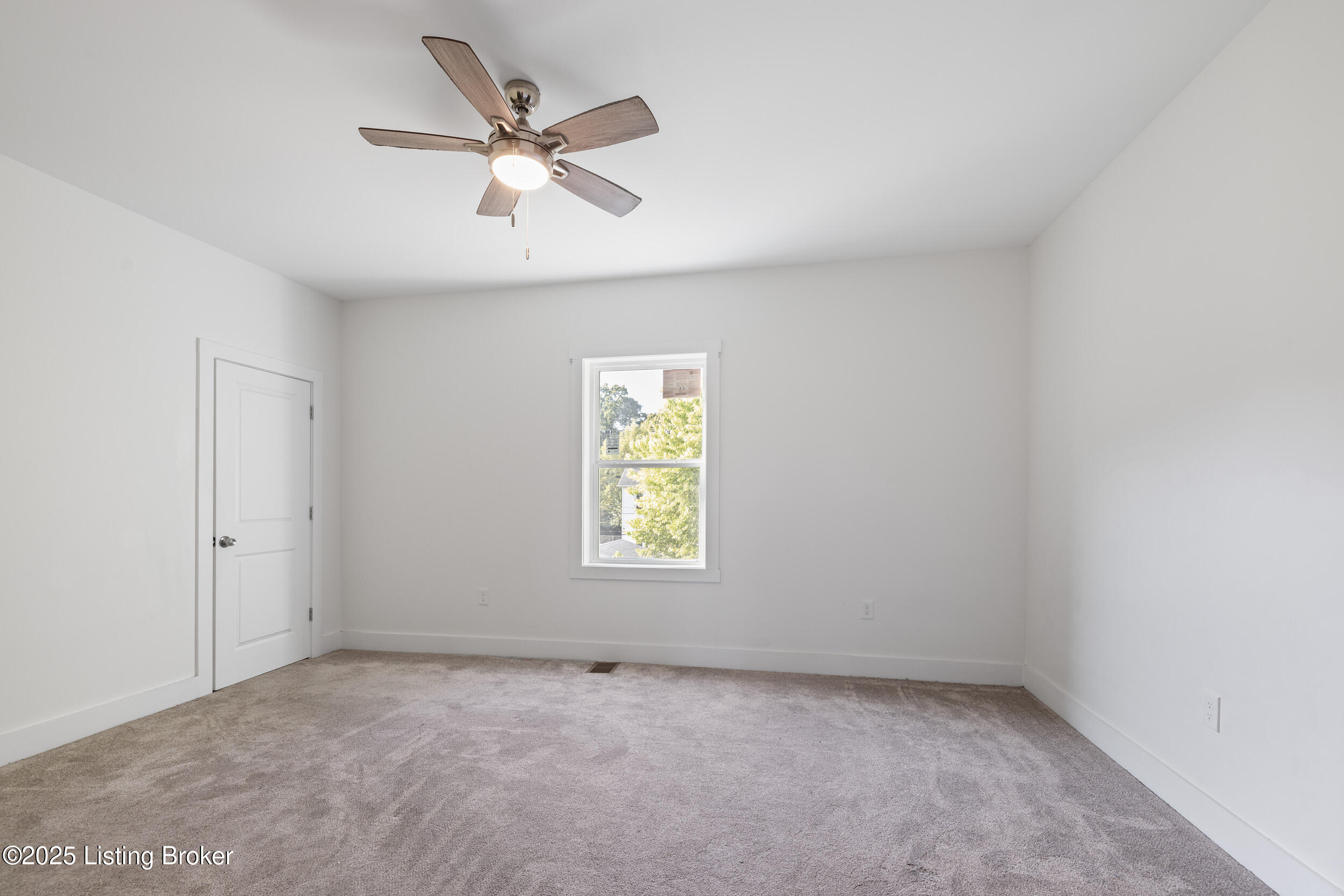 426 E Oak St Property Photo 24