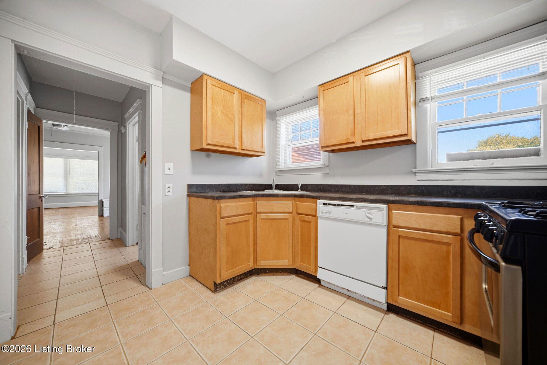 602 Eastern Pkwy Property Photo 11