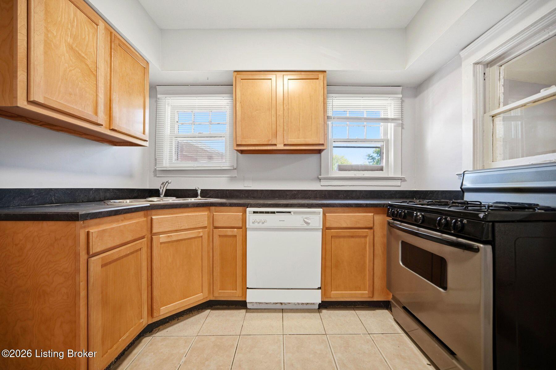 602 Eastern Pkwy Property Photo 12