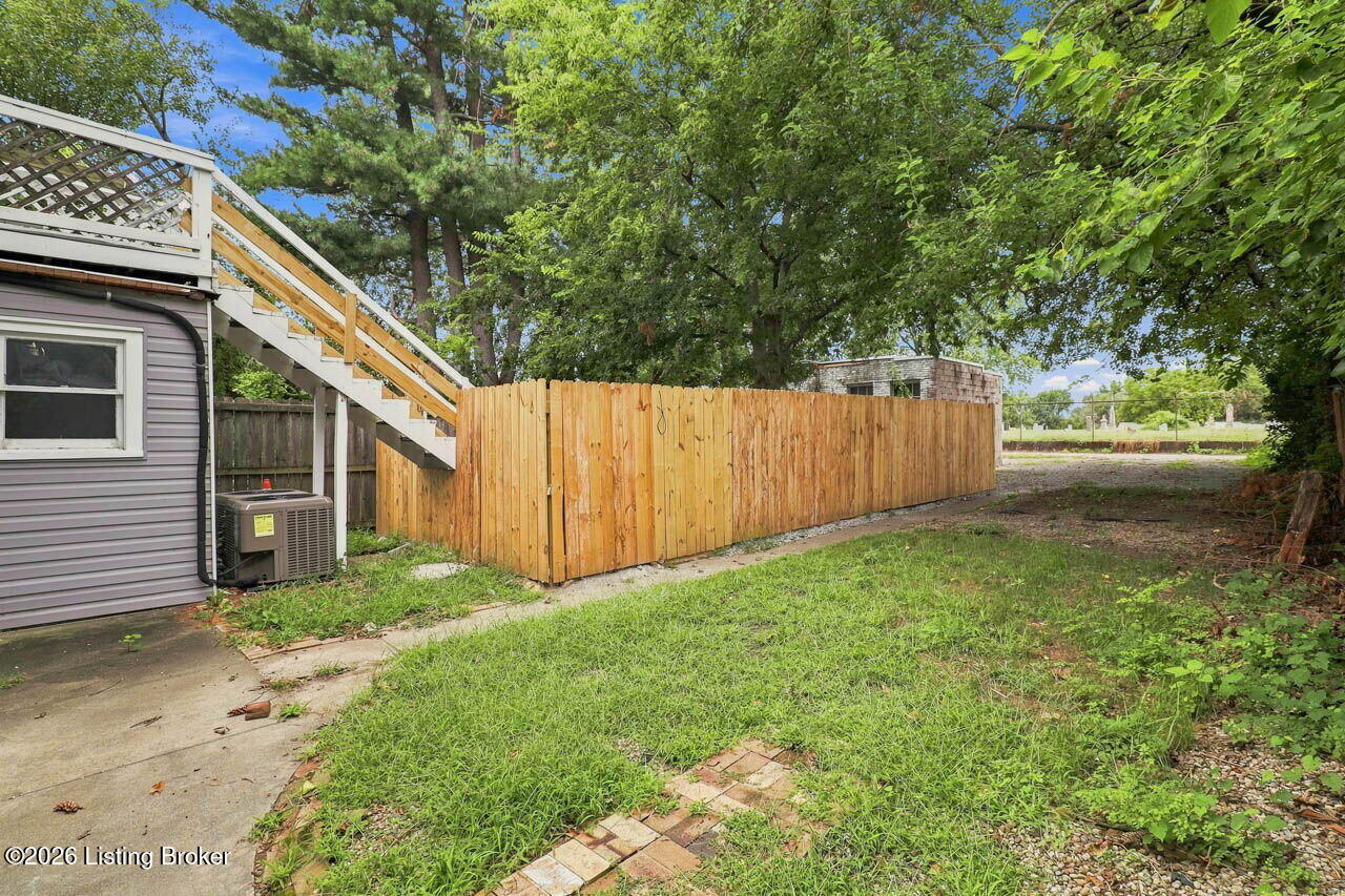 469 E Brandeis Ave Property Photo 8