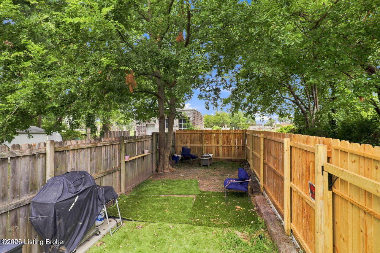 469 E Brandeis Ave Property Photo 9