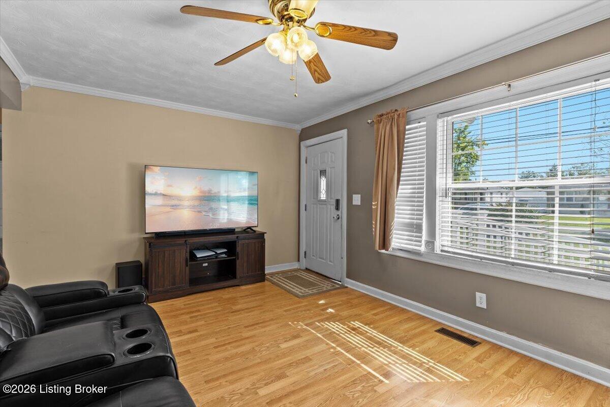 10408 La Plaza Dr Property Photo 6