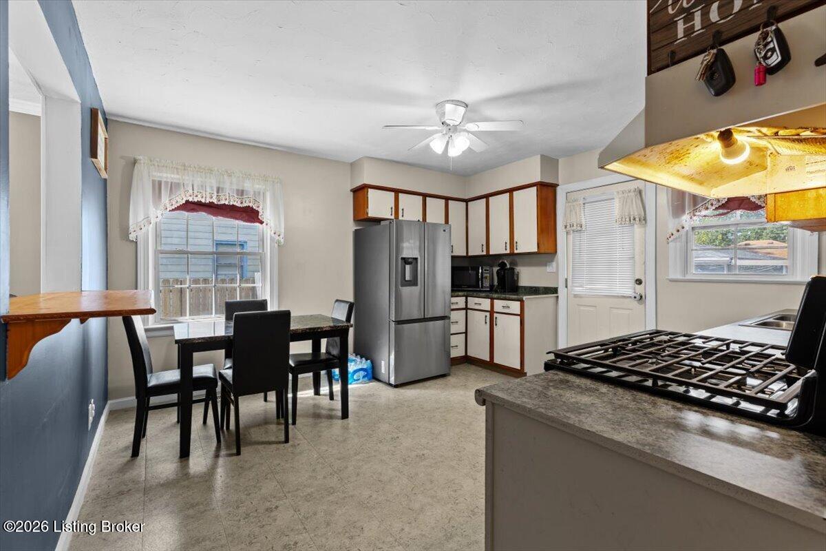 10408 La Plaza Dr Property Photo 7