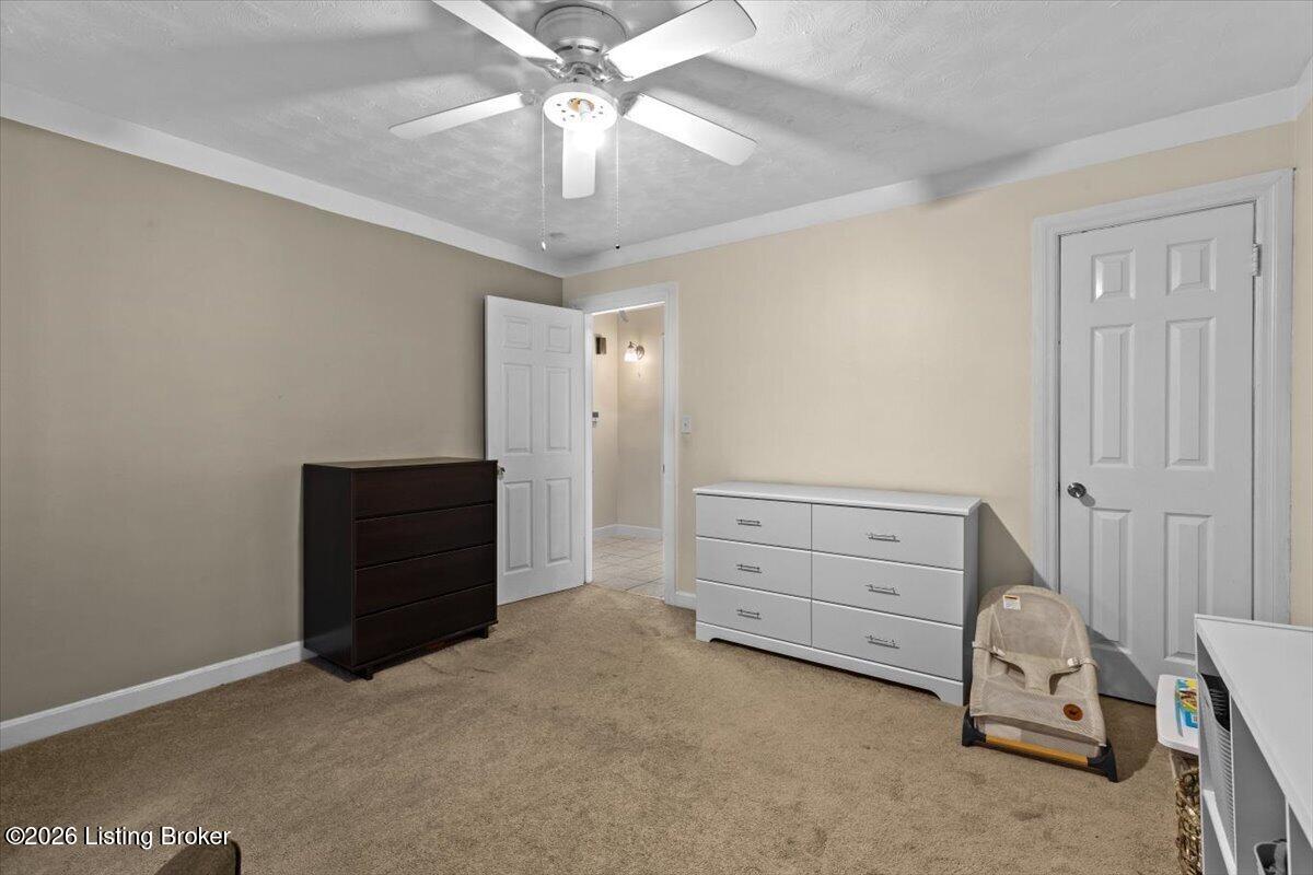 10408 La Plaza Dr Property Photo 13
