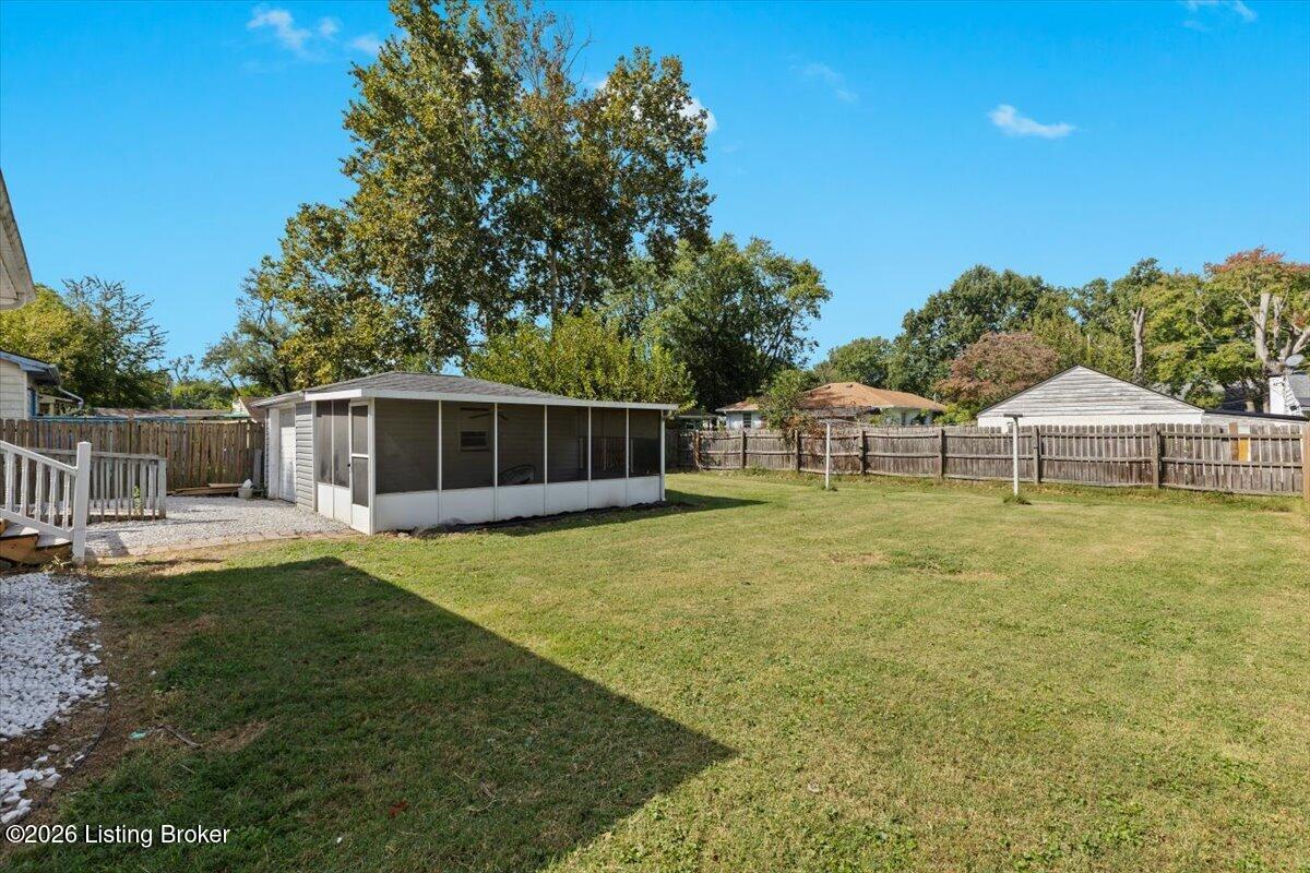 10408 La Plaza Dr Property Photo 17