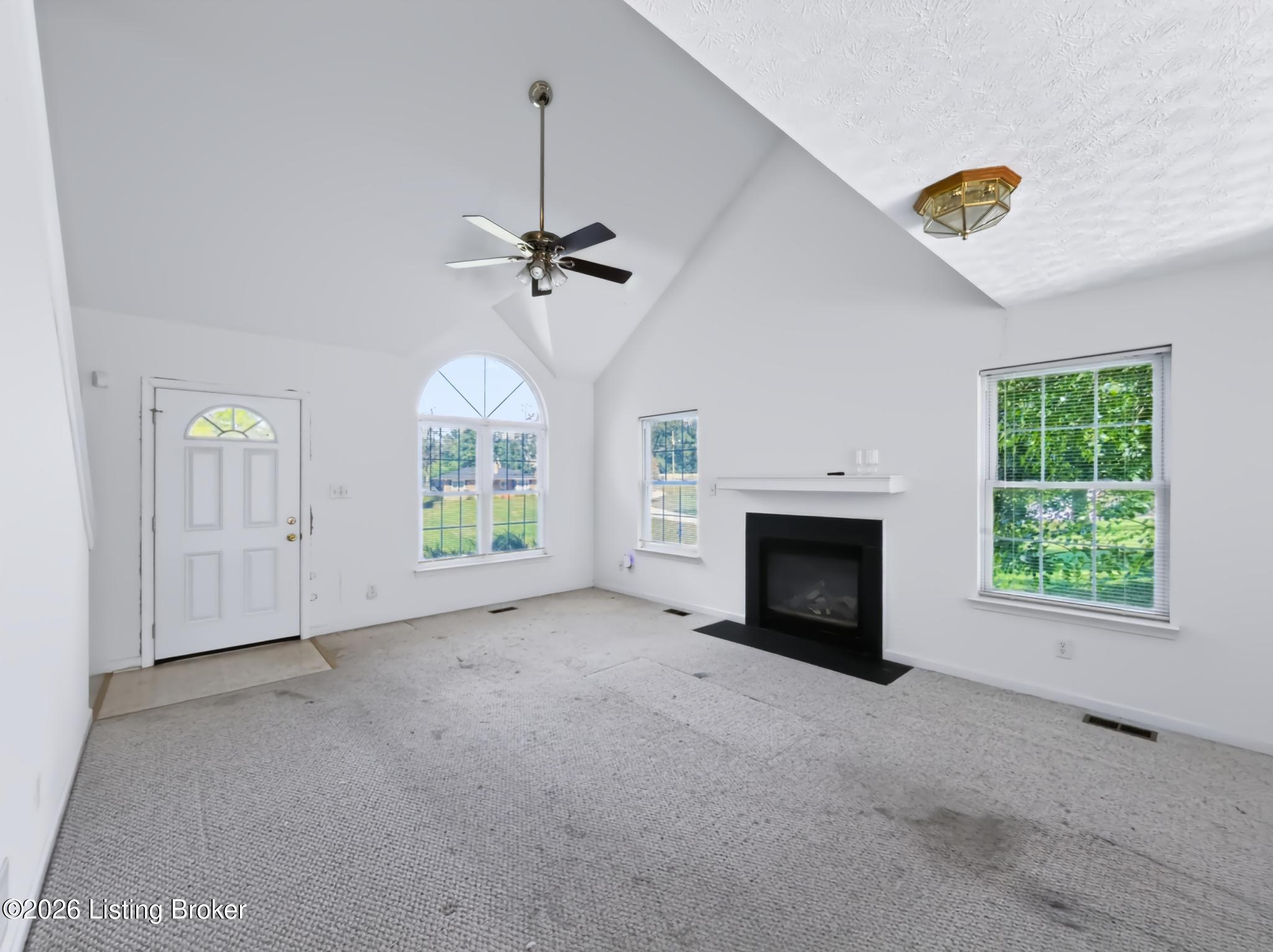 8104 Hudson Ln Property Photo 4