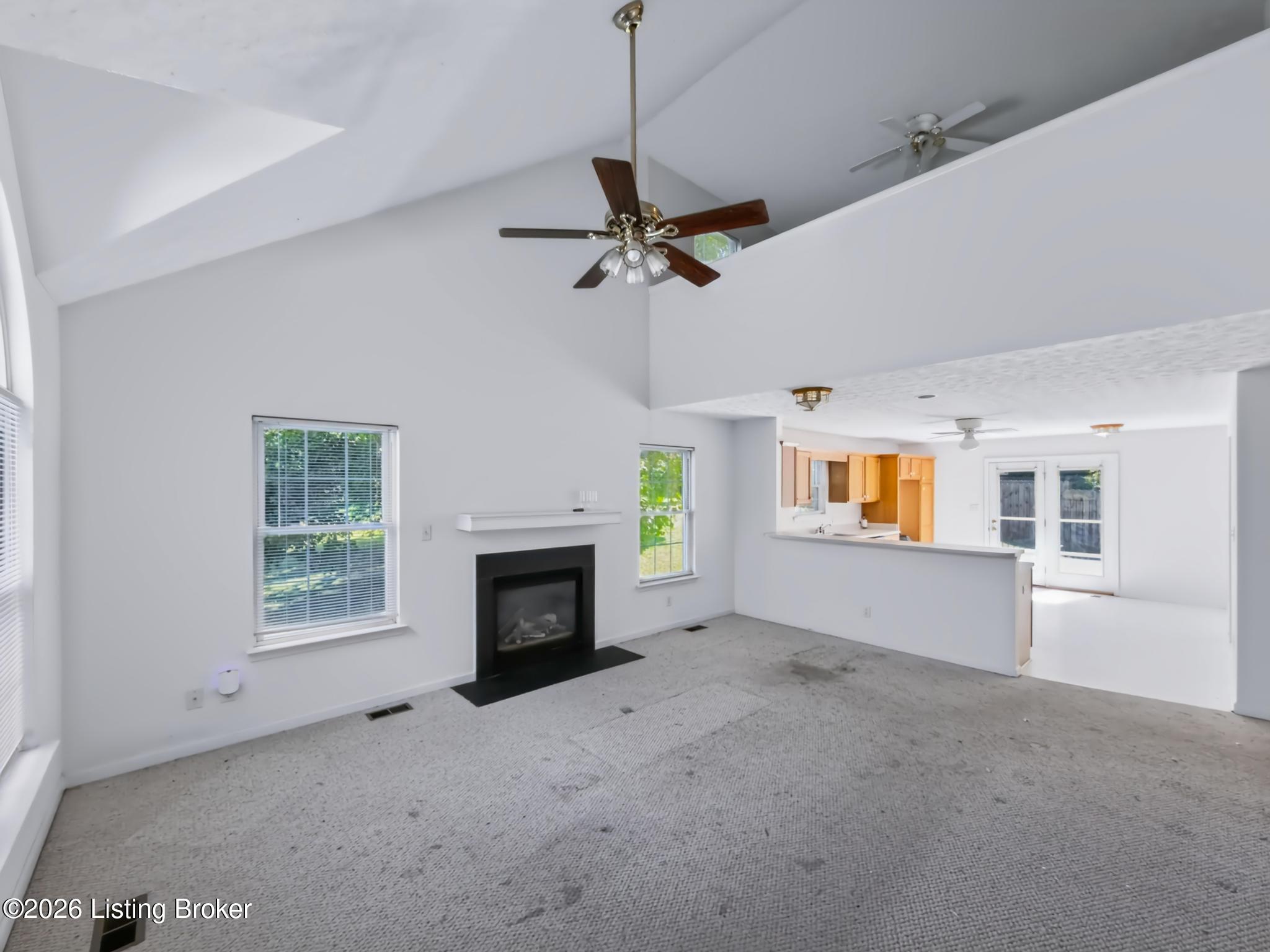 8104 Hudson Ln Property Photo 5