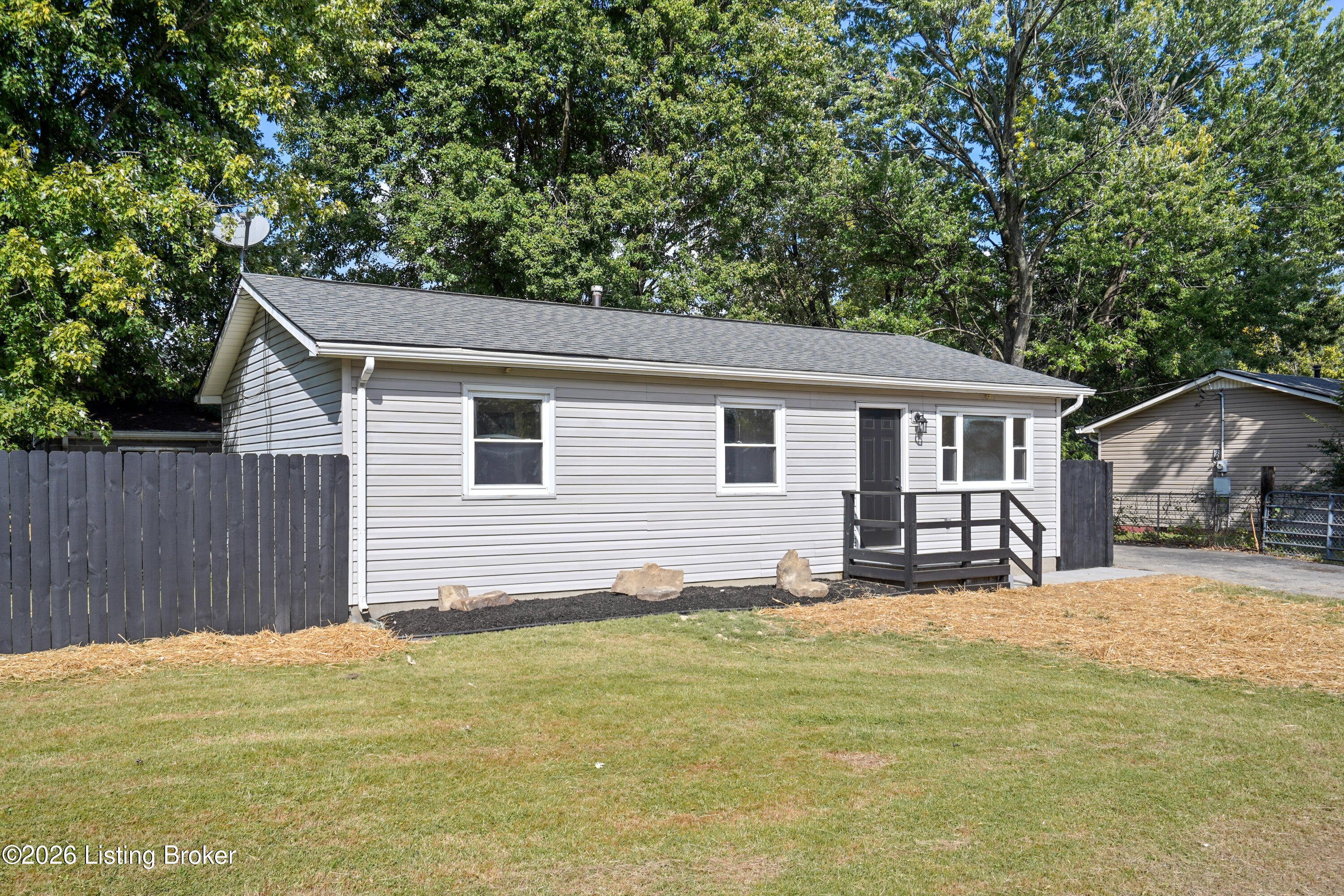 124 Melody Ln Property Photo 5