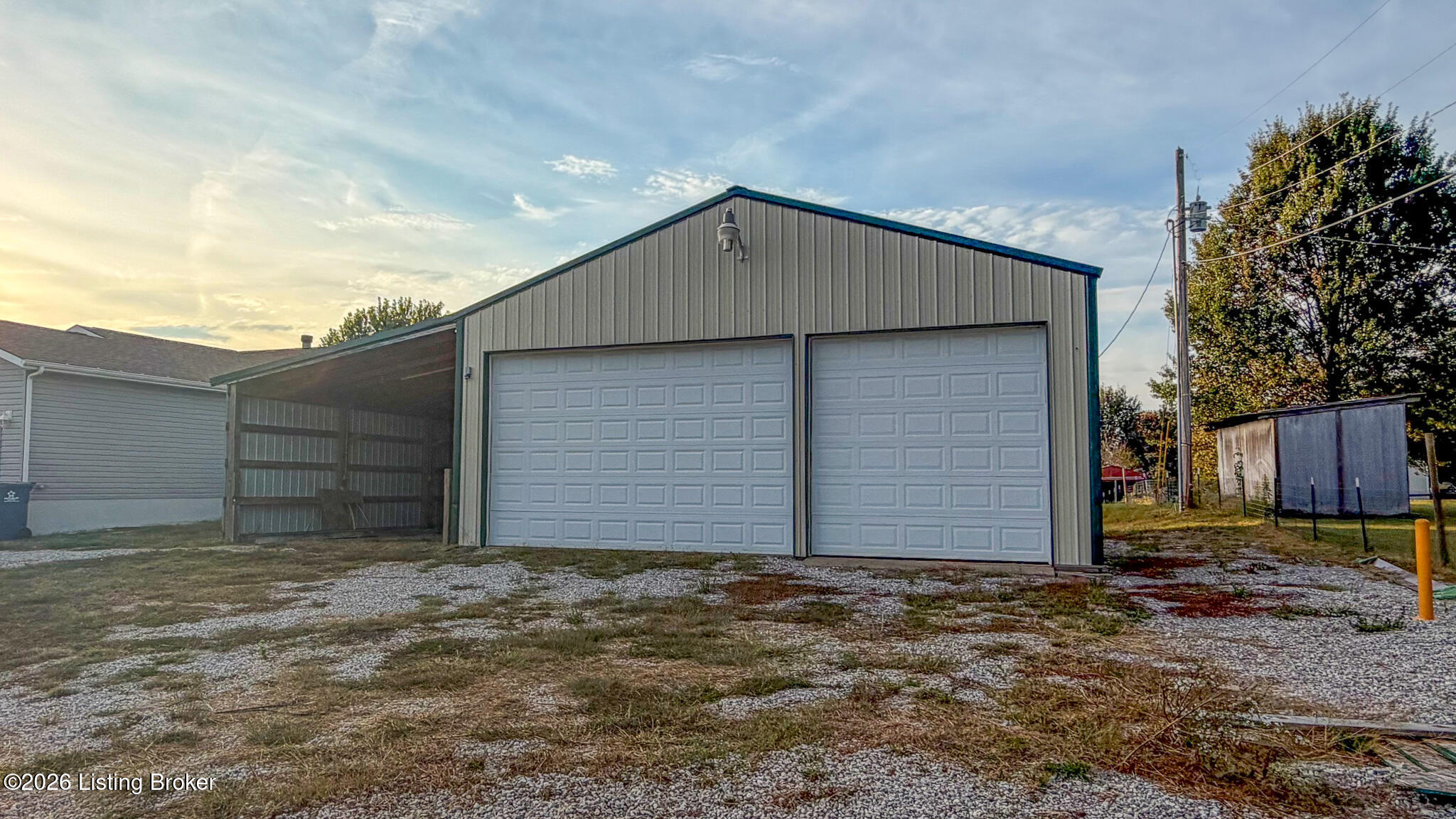 90 Meadow Vale Ct Property Photo 4