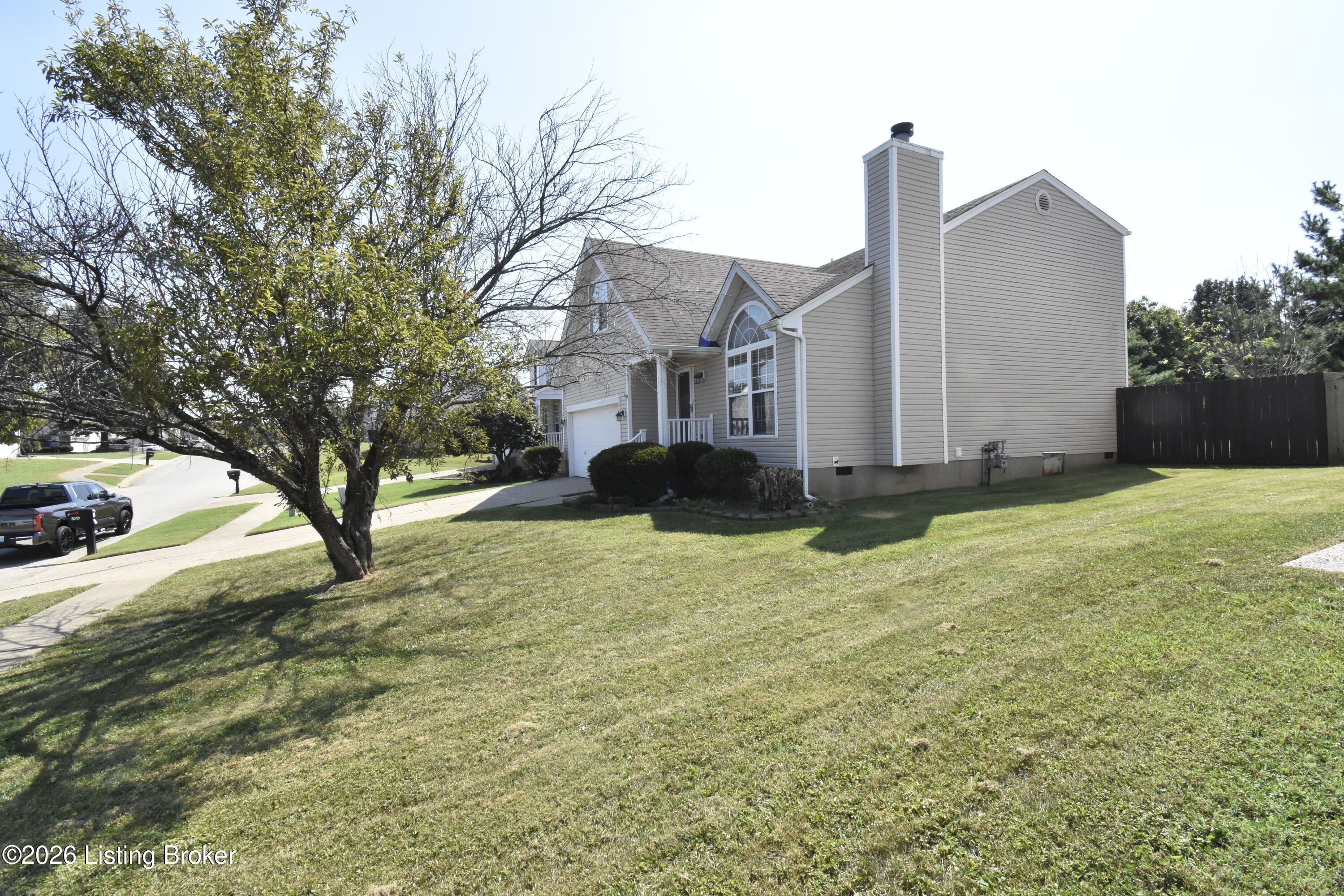 8010 Village Point Dr Property Photo 3