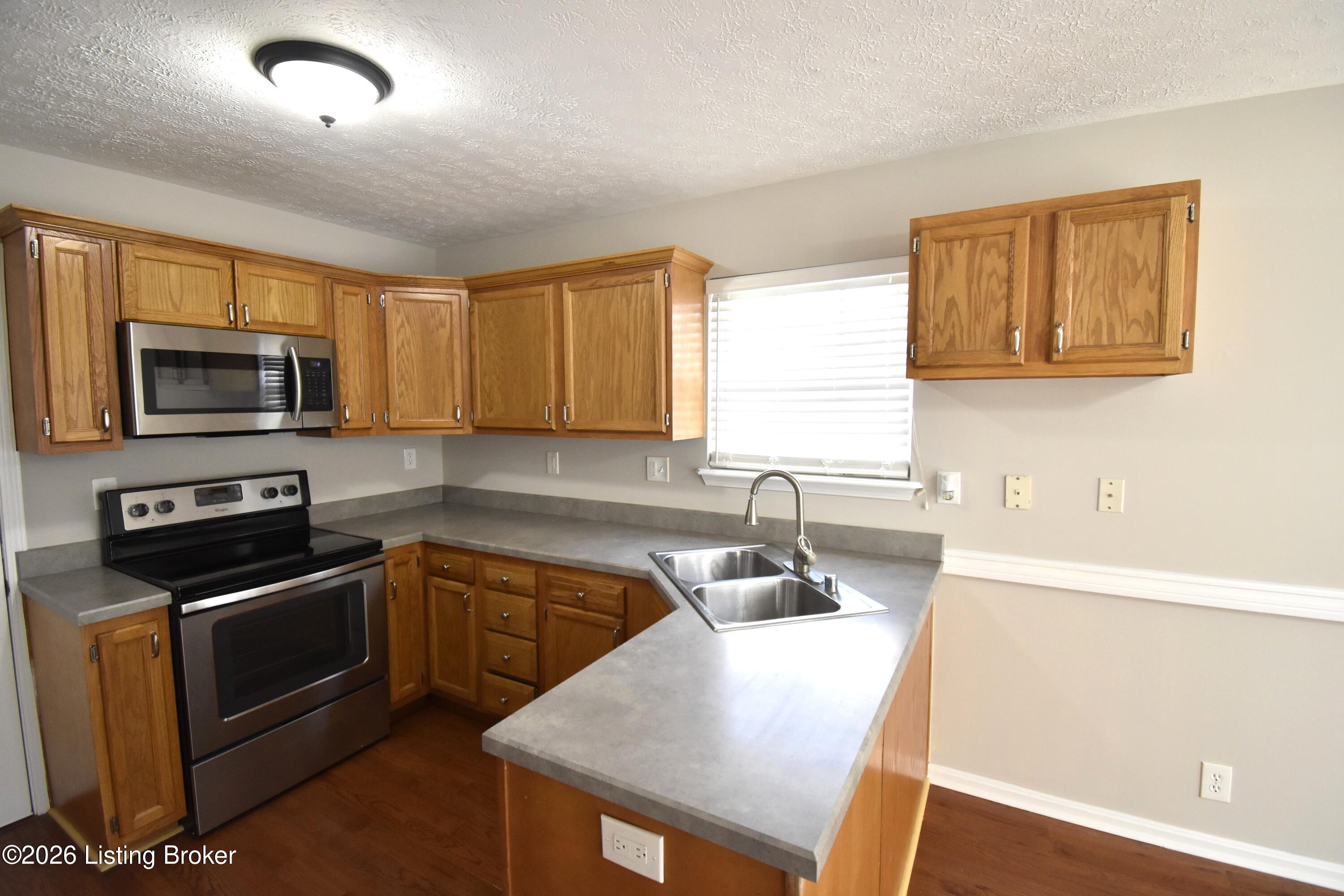 8010 Village Point Dr Property Photo 14
