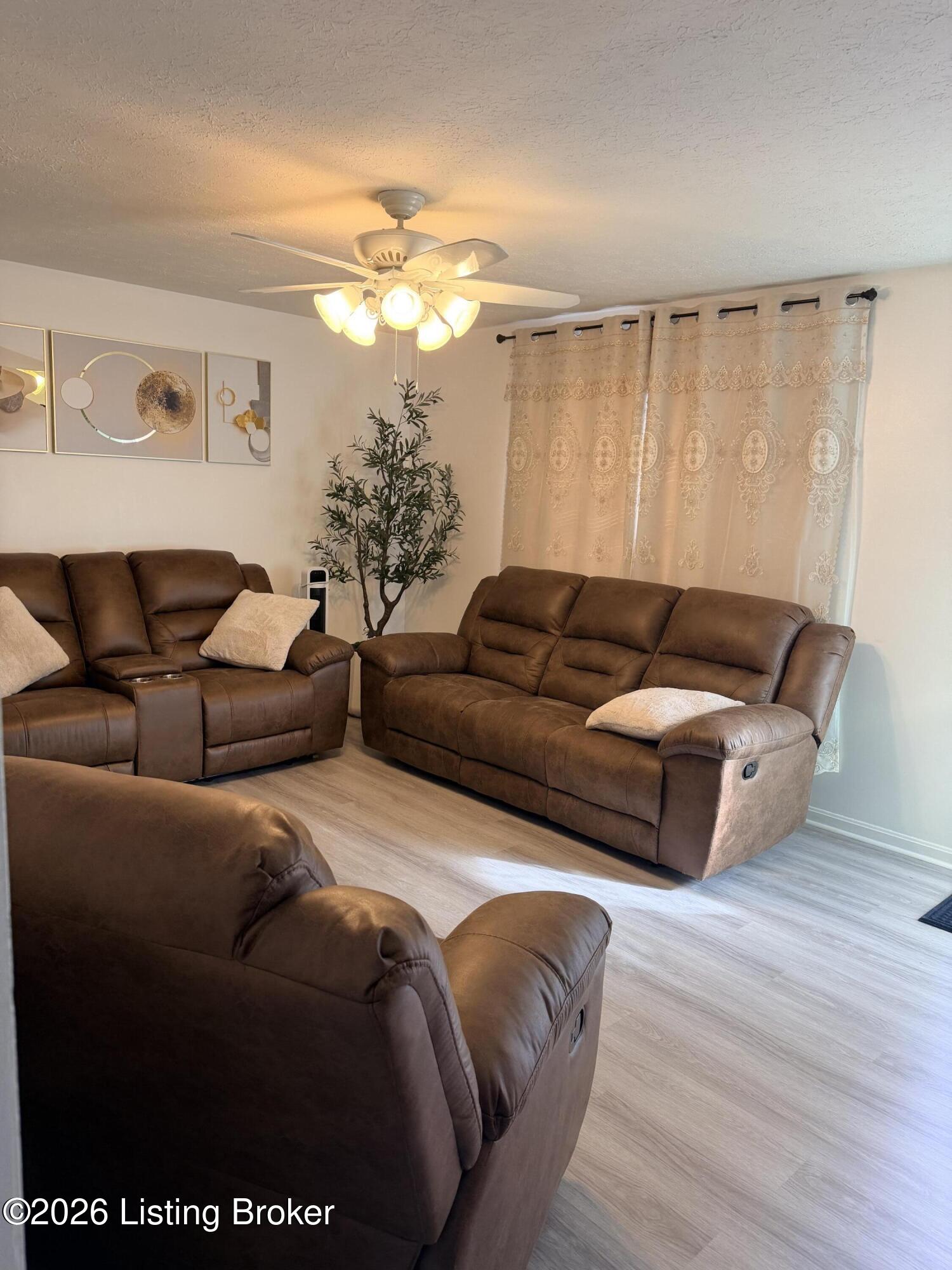 11003 Lanette Ct Property Photo 3