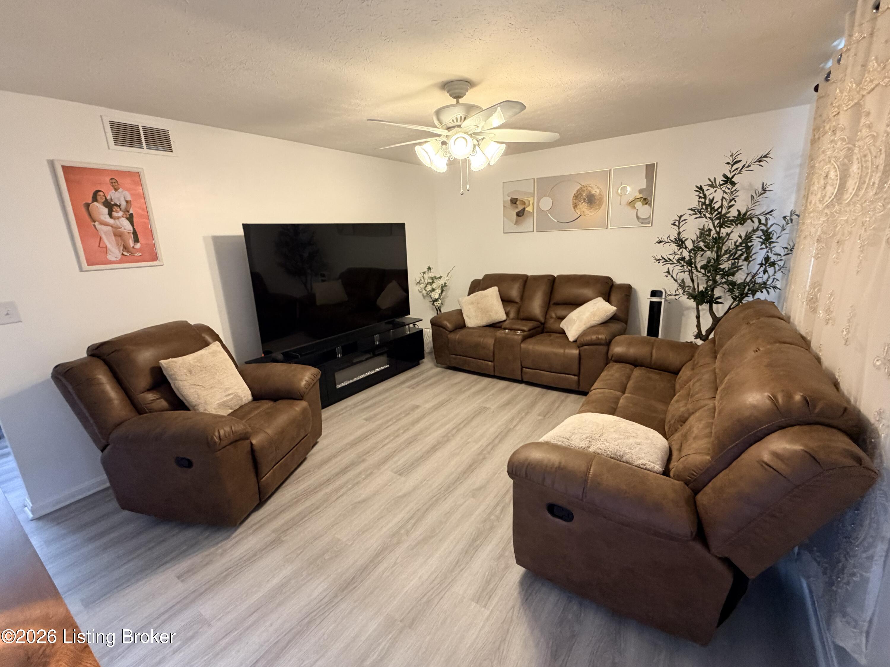 11003 Lanette Ct Property Photo 4