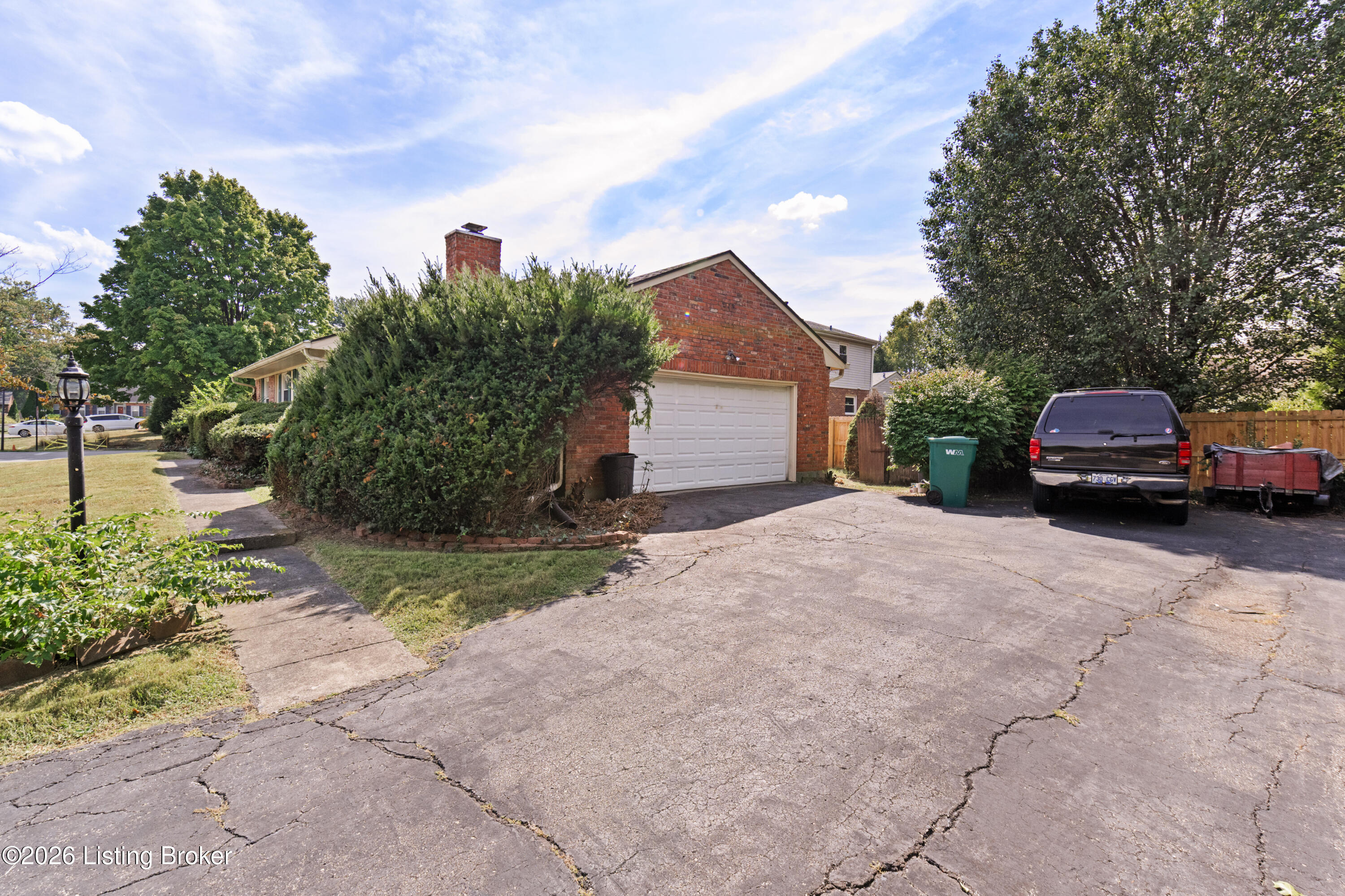 7801 Fairmeadows Ln Property Photo 5