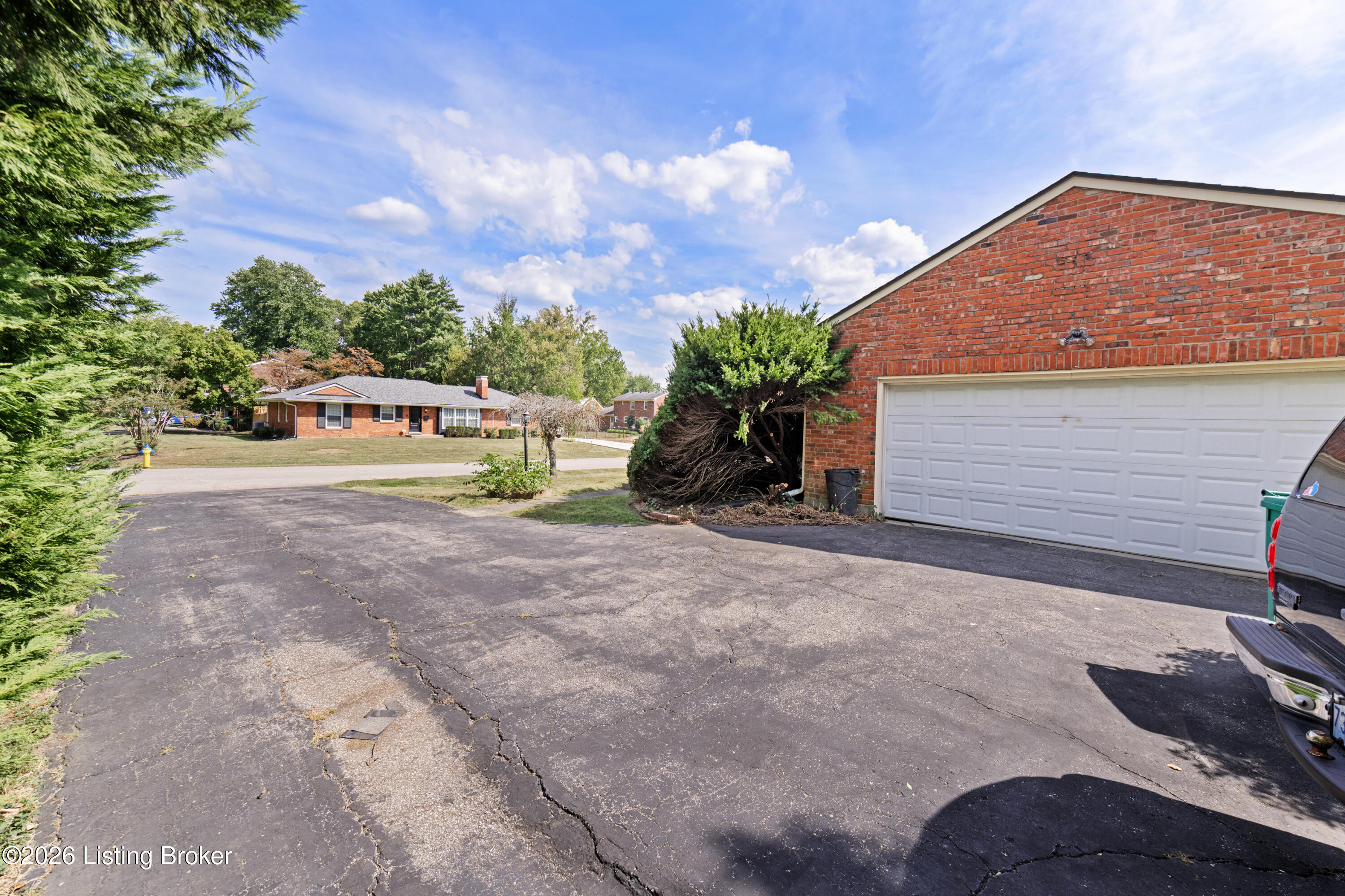 7801 Fairmeadows Ln Property Photo 6