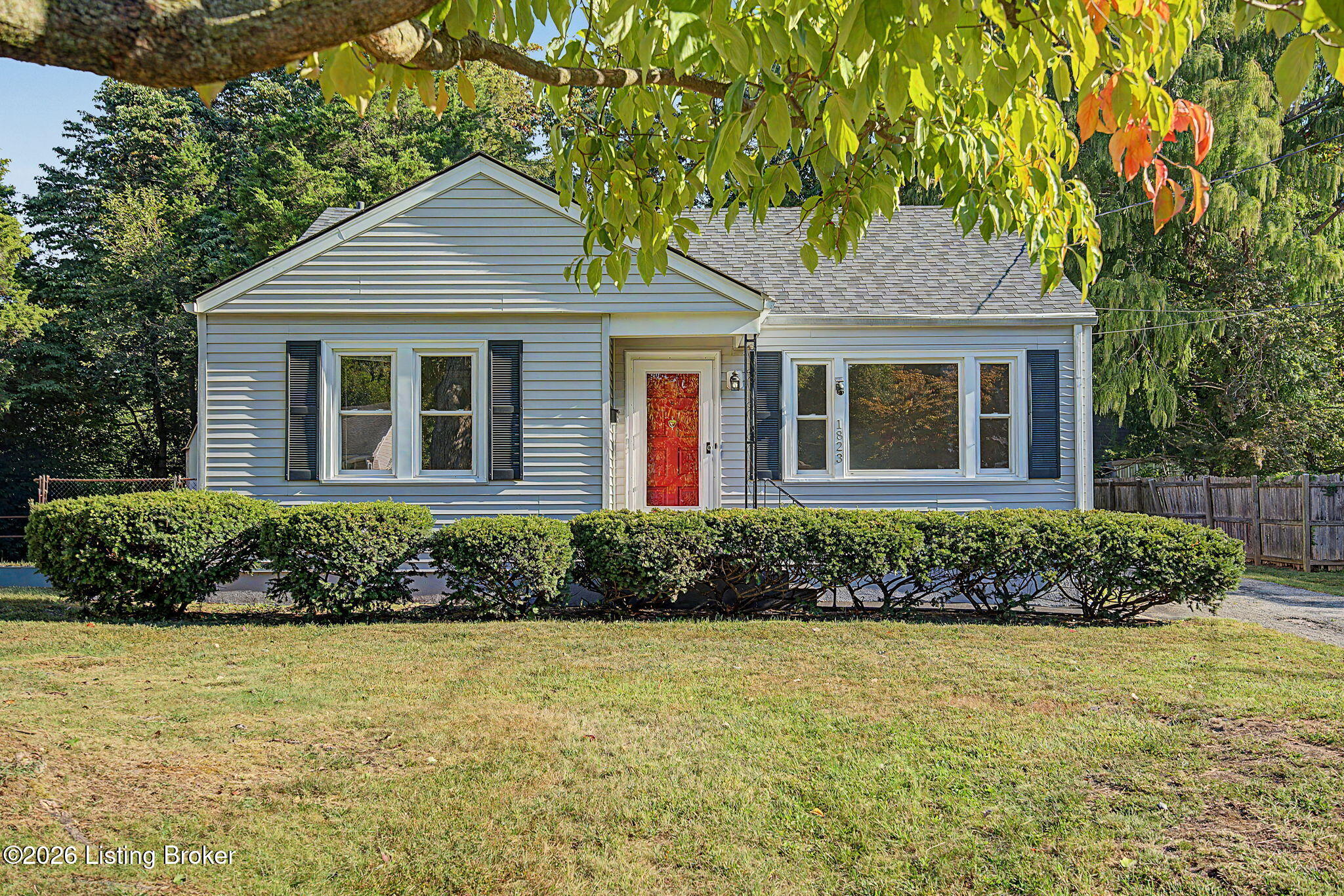 1823 Kingsford Dr Property Photo 2