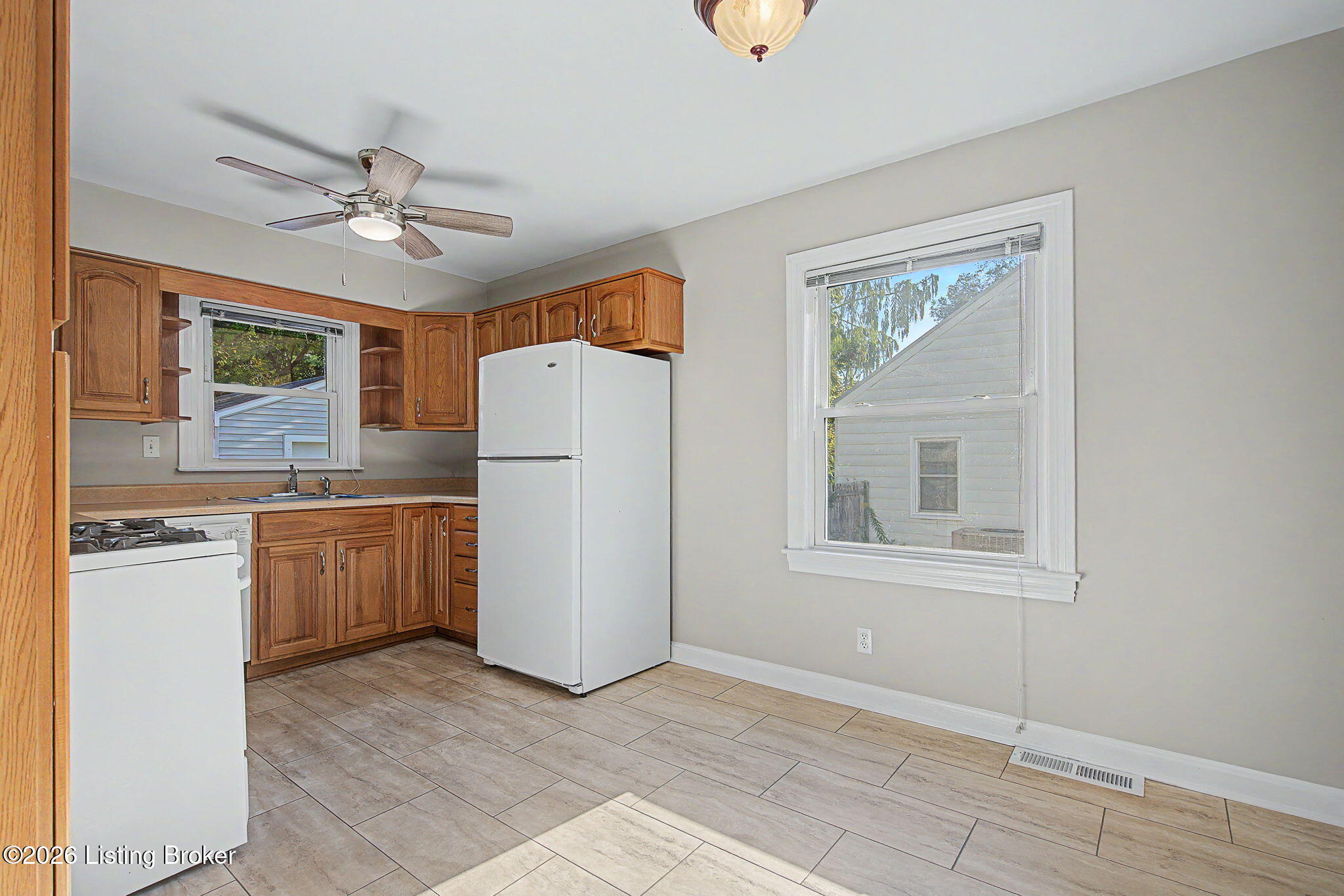 1823 Kingsford Dr Property Photo 11