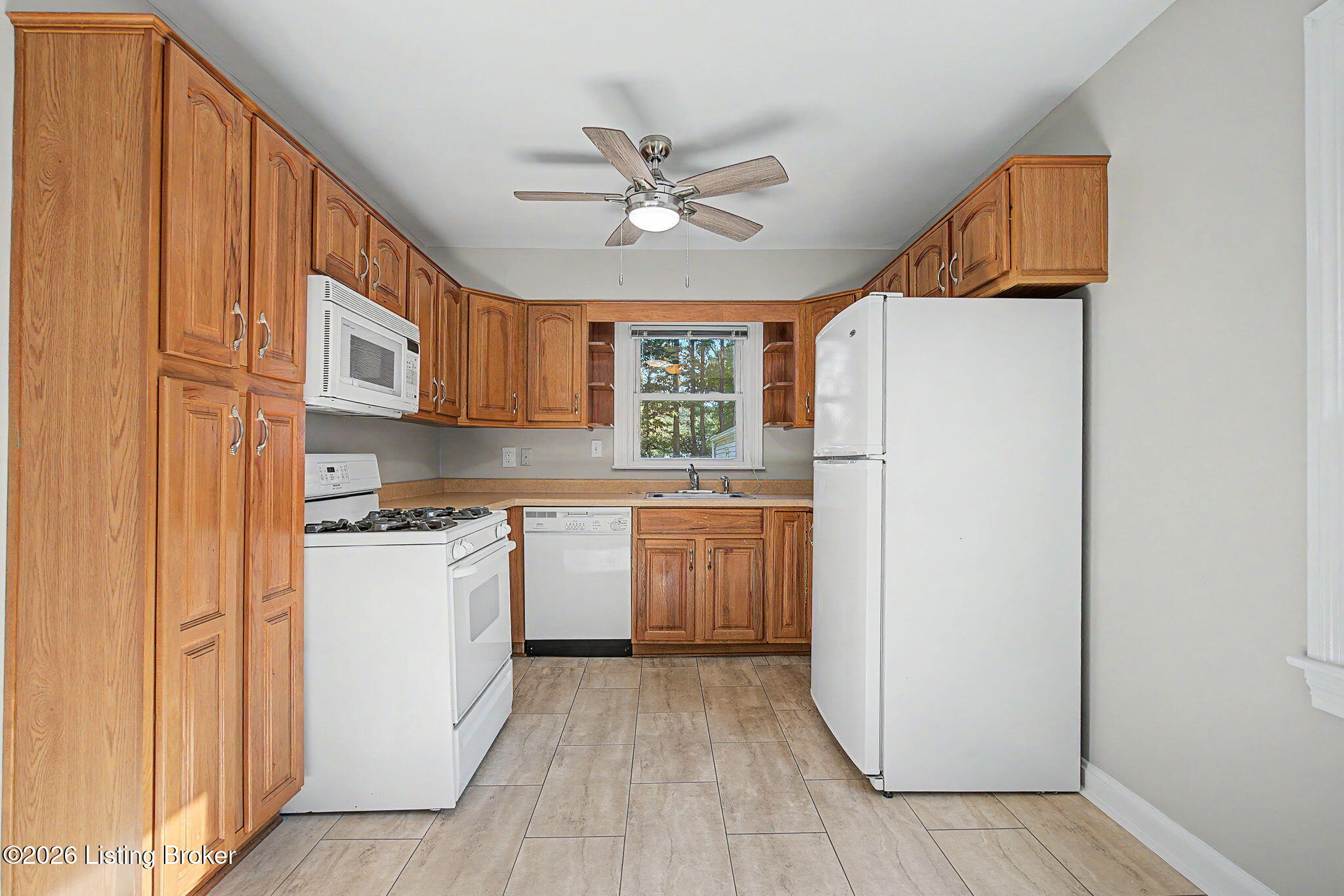 1823 Kingsford Dr Property Photo 12