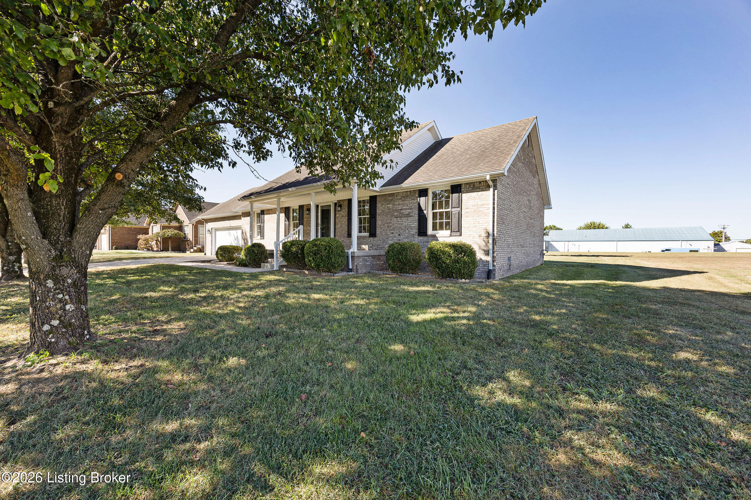 104 Glenview Dr Property Photo 3