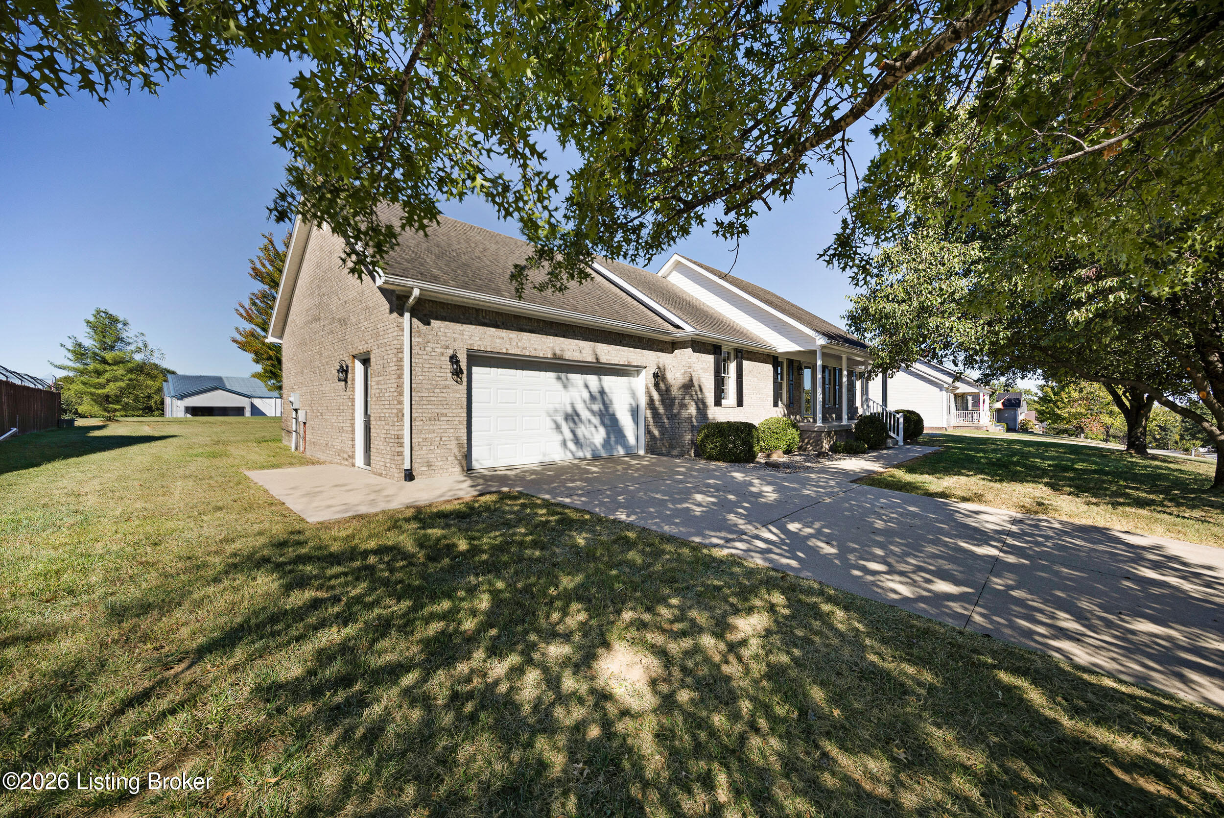 104 Glenview Dr Property Photo 4