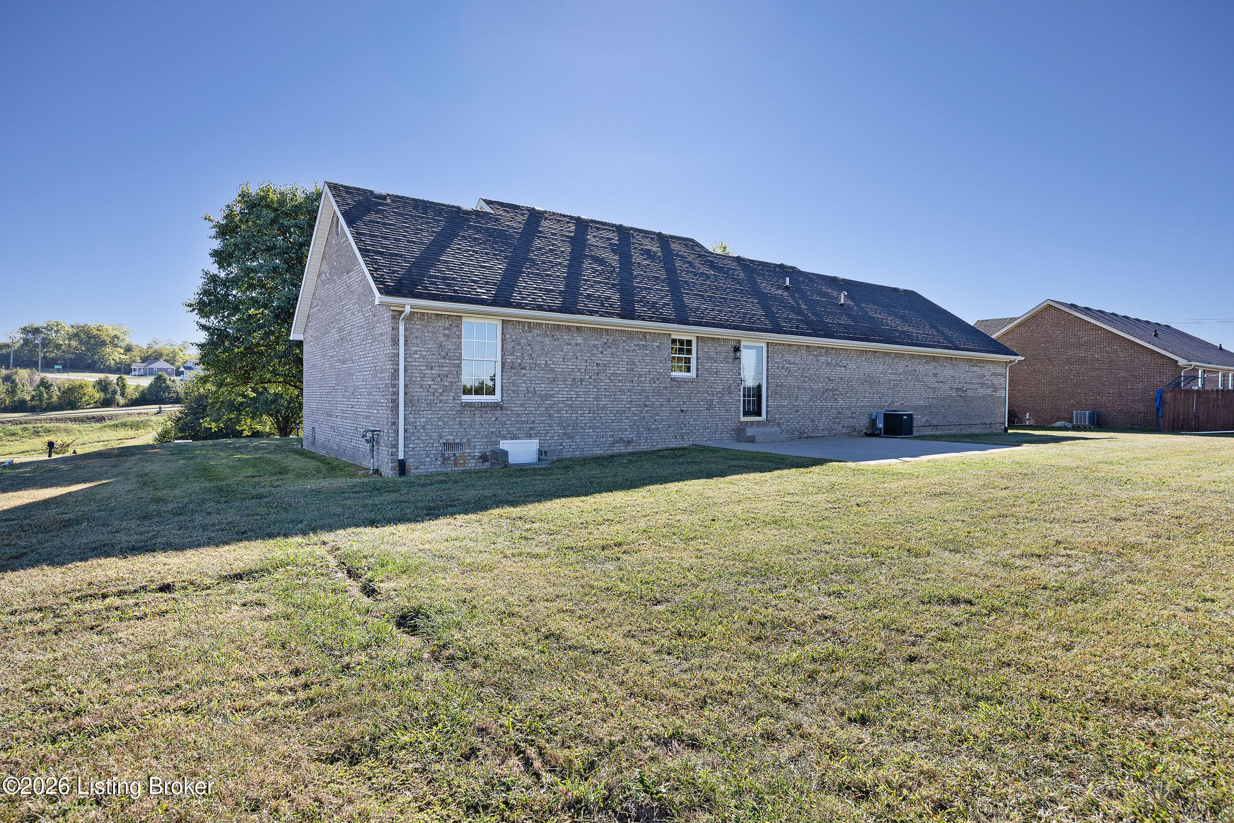 104 Glenview Dr Property Photo 5