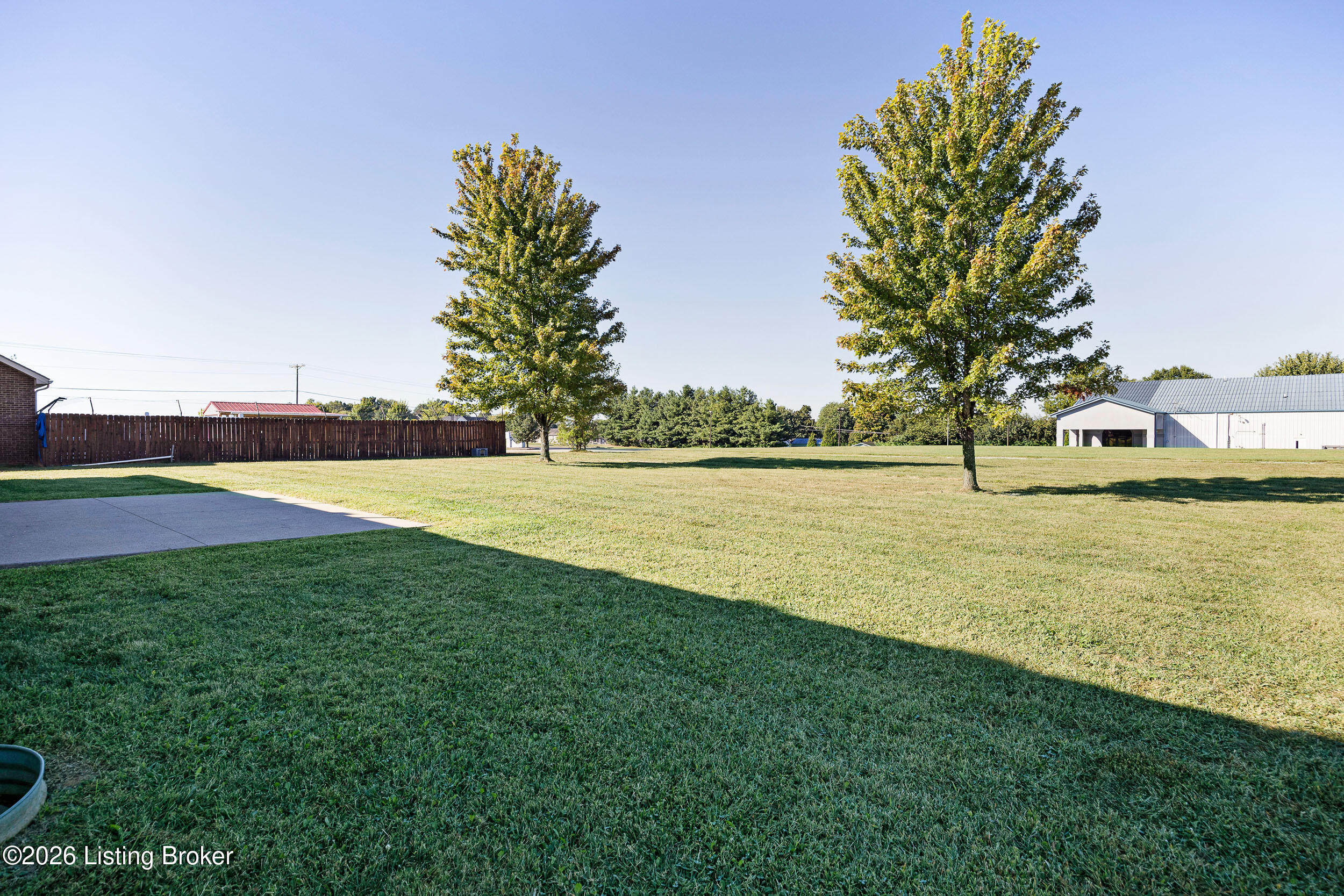104 Glenview Dr Property Photo 8