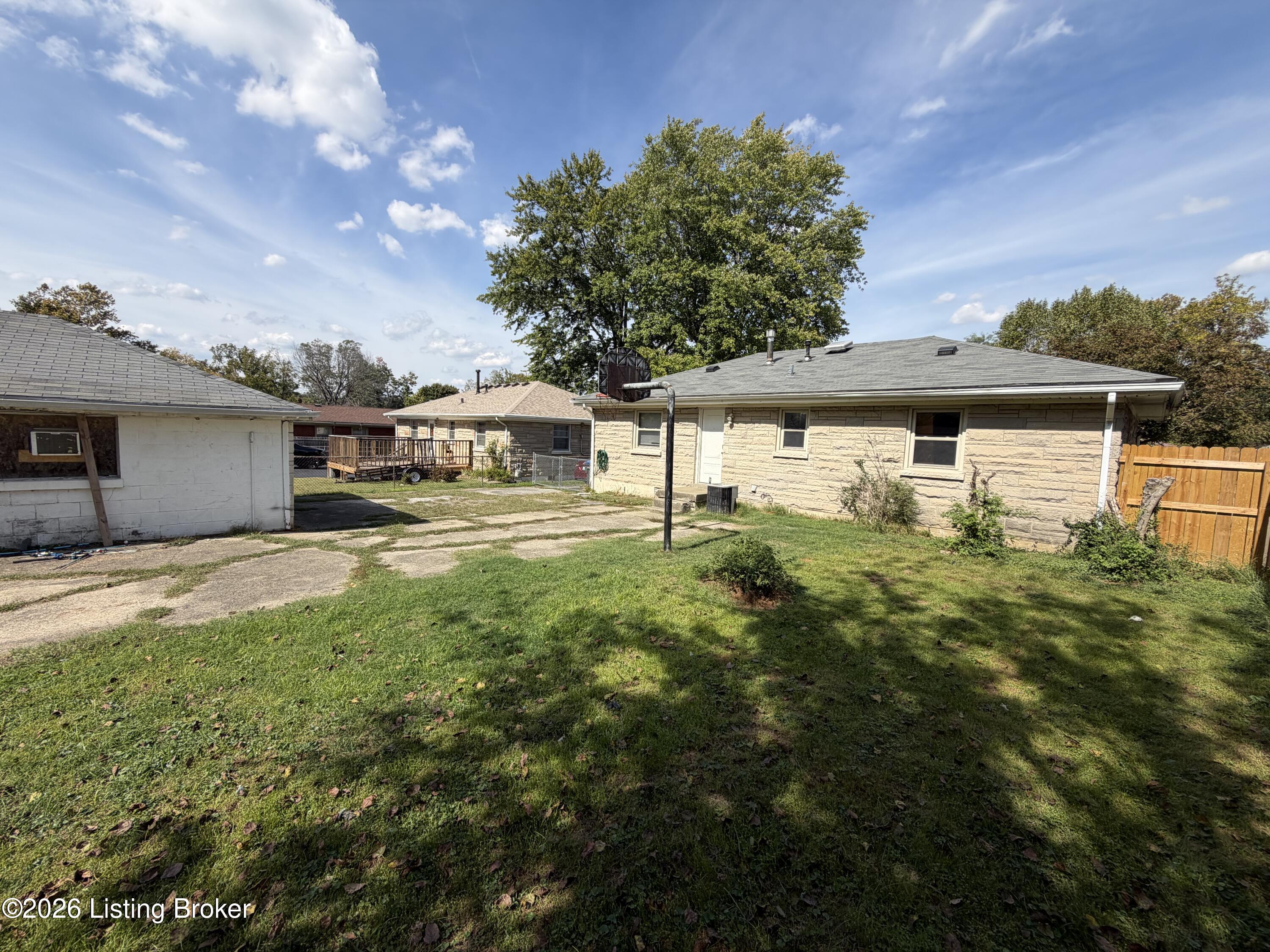 310 Chieftain Dr Property Photo 16