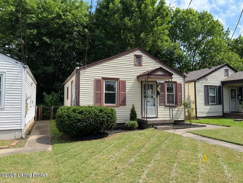927 Beecher St Property Photo 3