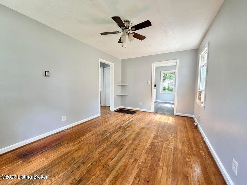 927 Beecher St Property Photo 4